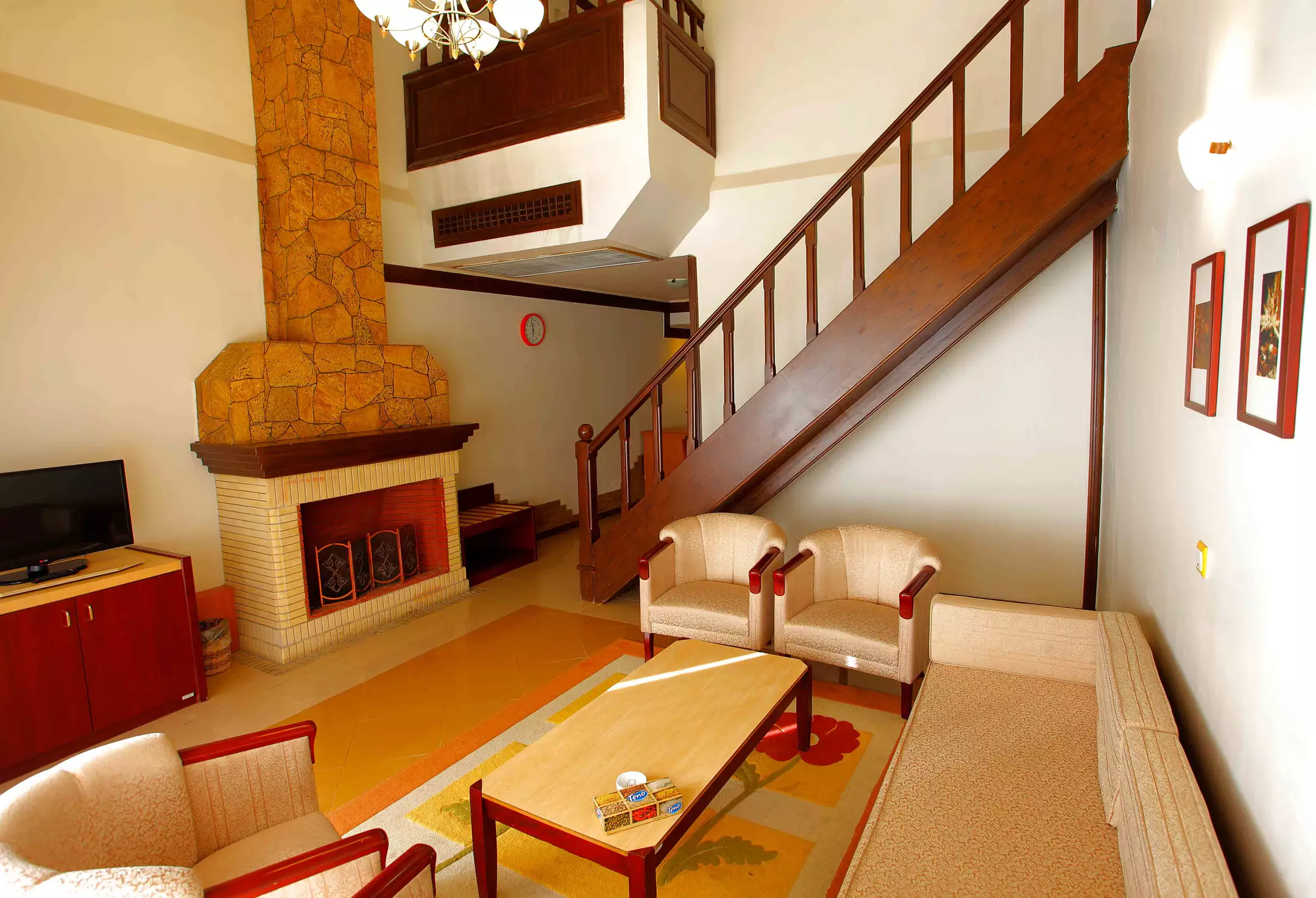 https://cdn.alibaba.ir/ostorage/hotel-accommodation-images/670529a12cf976539175fd19_96d19643-92a7-4d7d-a227-32e7d2131be0_Tourist-Toos-Hotel-(4).webp