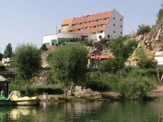 Alibaba https://cdn.alibaba.ir/ostorage/hotel-accommodation-images/67052e4e76f5bf0b3af635da_image_a93cf2f4-6c8b-4ef2-9d95-c7d5a63b8c57.webp