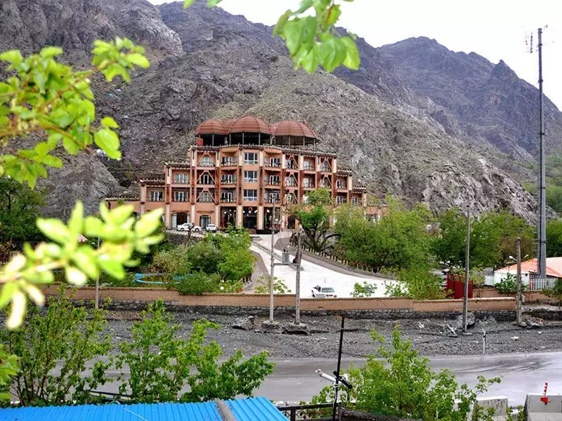 هتل بزرگ کوهستان بیرجند