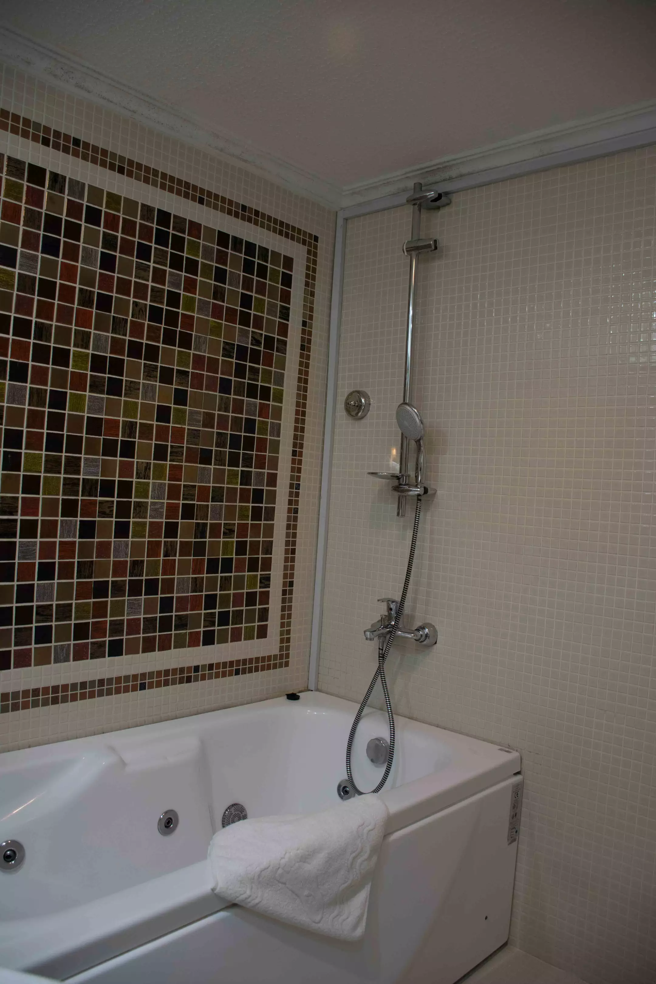 Alibaba https://cdn.alibaba.ir/ostorage/hotel-accommodation-images/67054a27906add960f28e84f_145e3866-b9bf-47c8-82e2-986f9cba0eee_آپارتمان-یک-خوابه-رویال-2.webp