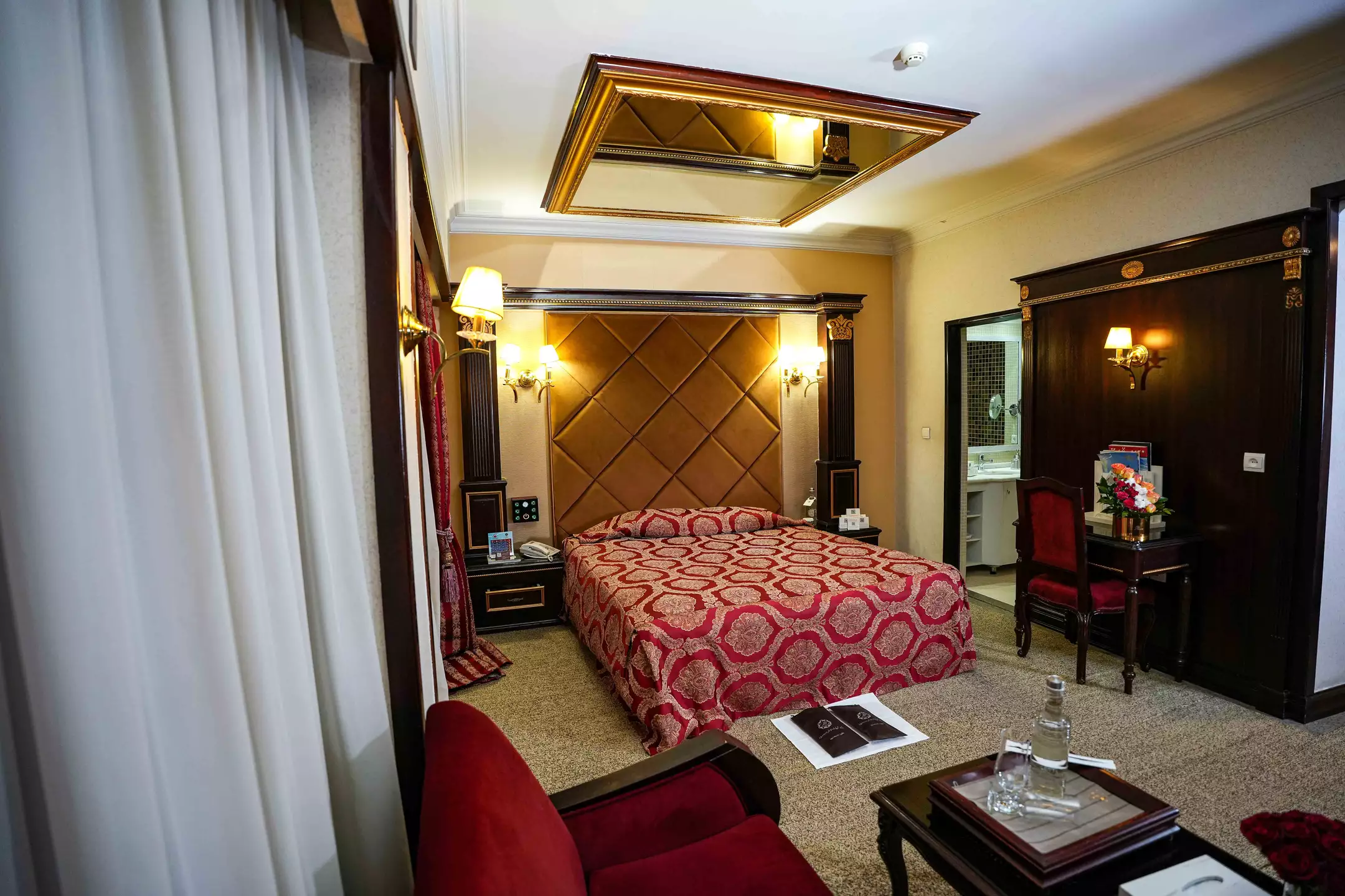 Alibaba https://cdn.alibaba.ir/ostorage/hotel-accommodation-images/67054a33666674792fccc860_8f3c2e50-faae-40bf-8e2b-03c2aea5e813_دبل-بیزینس-(1).webp