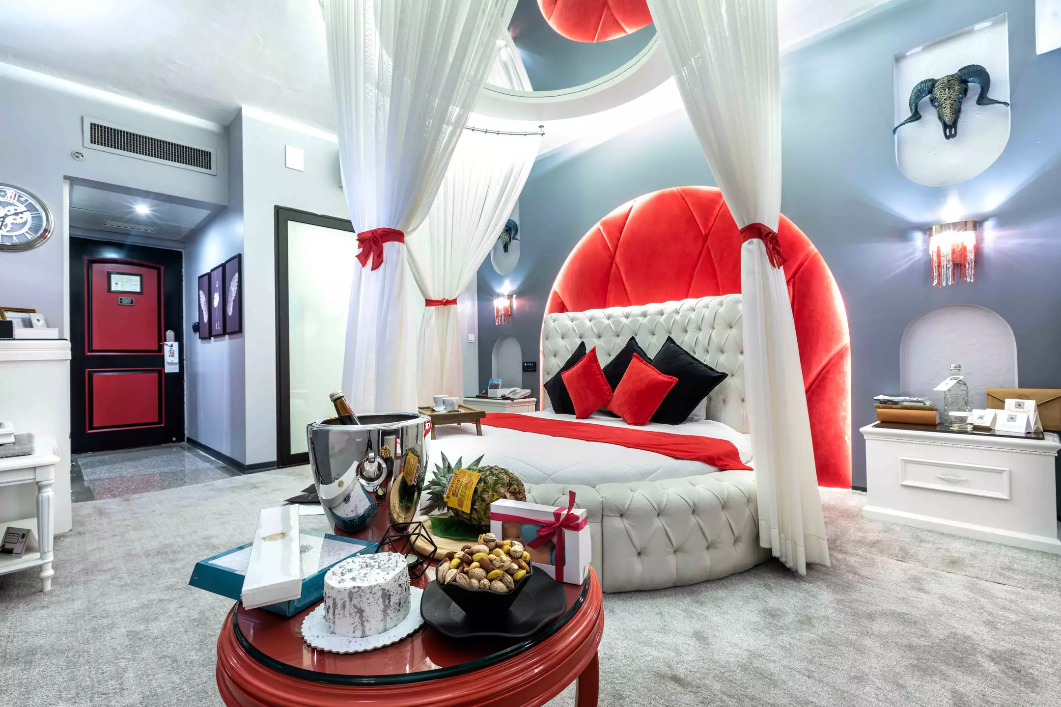 Alibaba https://cdn.alibaba.ir/ostorage/hotel-accommodation-images/67054a42ab97af8211912692_a10df704-1612-46ed-9ab9-f0ed28f83fd4_لاو-روم-(2).webp