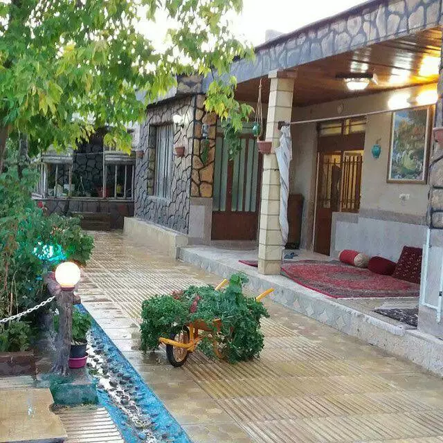 هتل مهر و ماه تشنیز شهرکرد