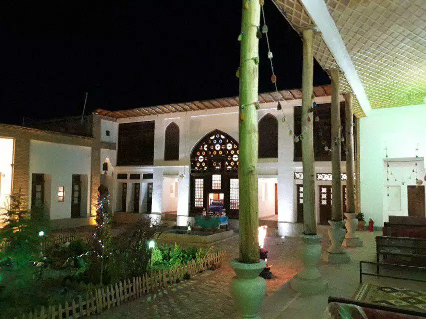 هتل خانه آزاده چالشتر شهرکرد