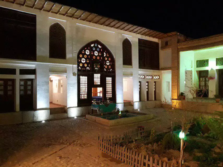 هتل خانه آزاده چالشتر شهرکرد