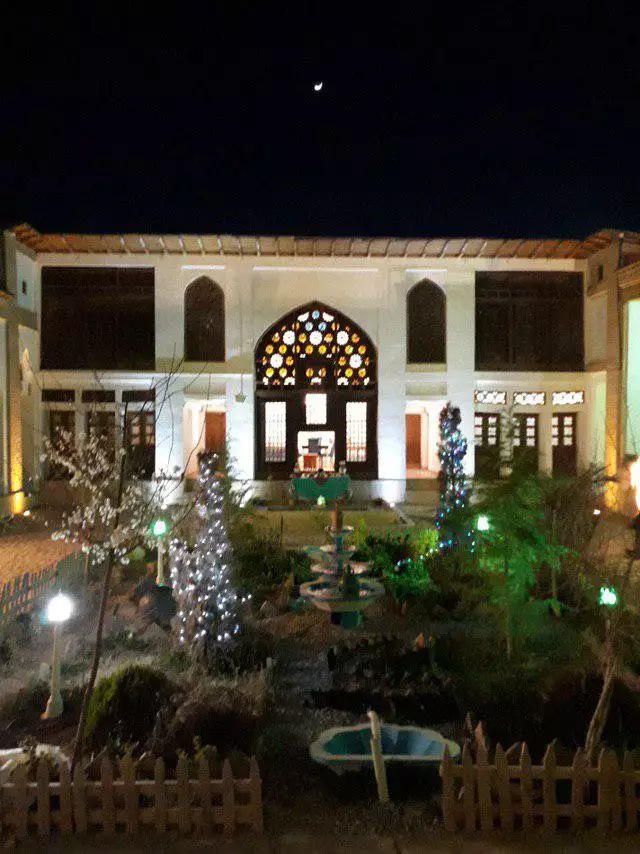 هتل خانه آزاده چالشتر شهرکرد