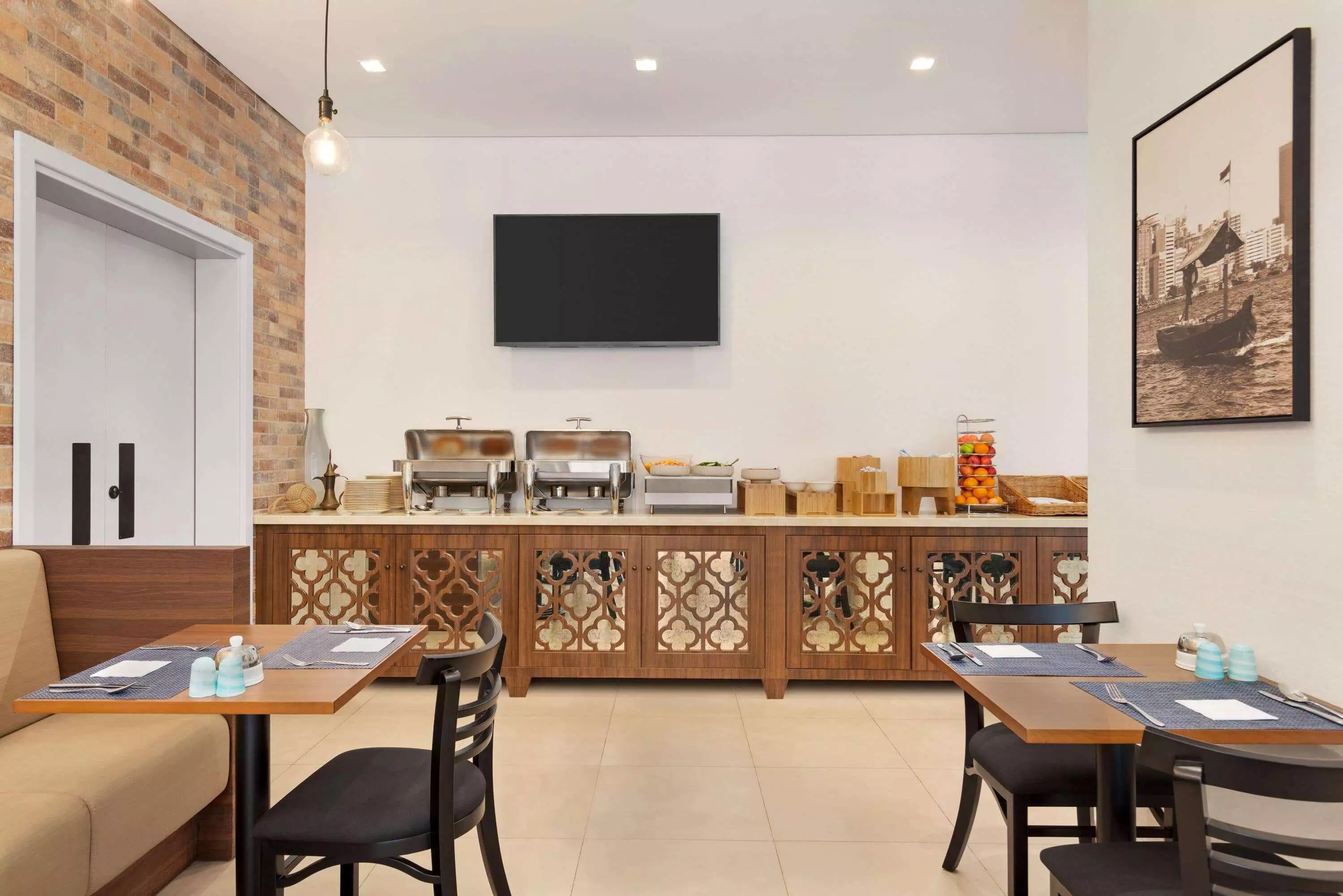 هتل Super 8 by Wyndham Dubai Deira دبی