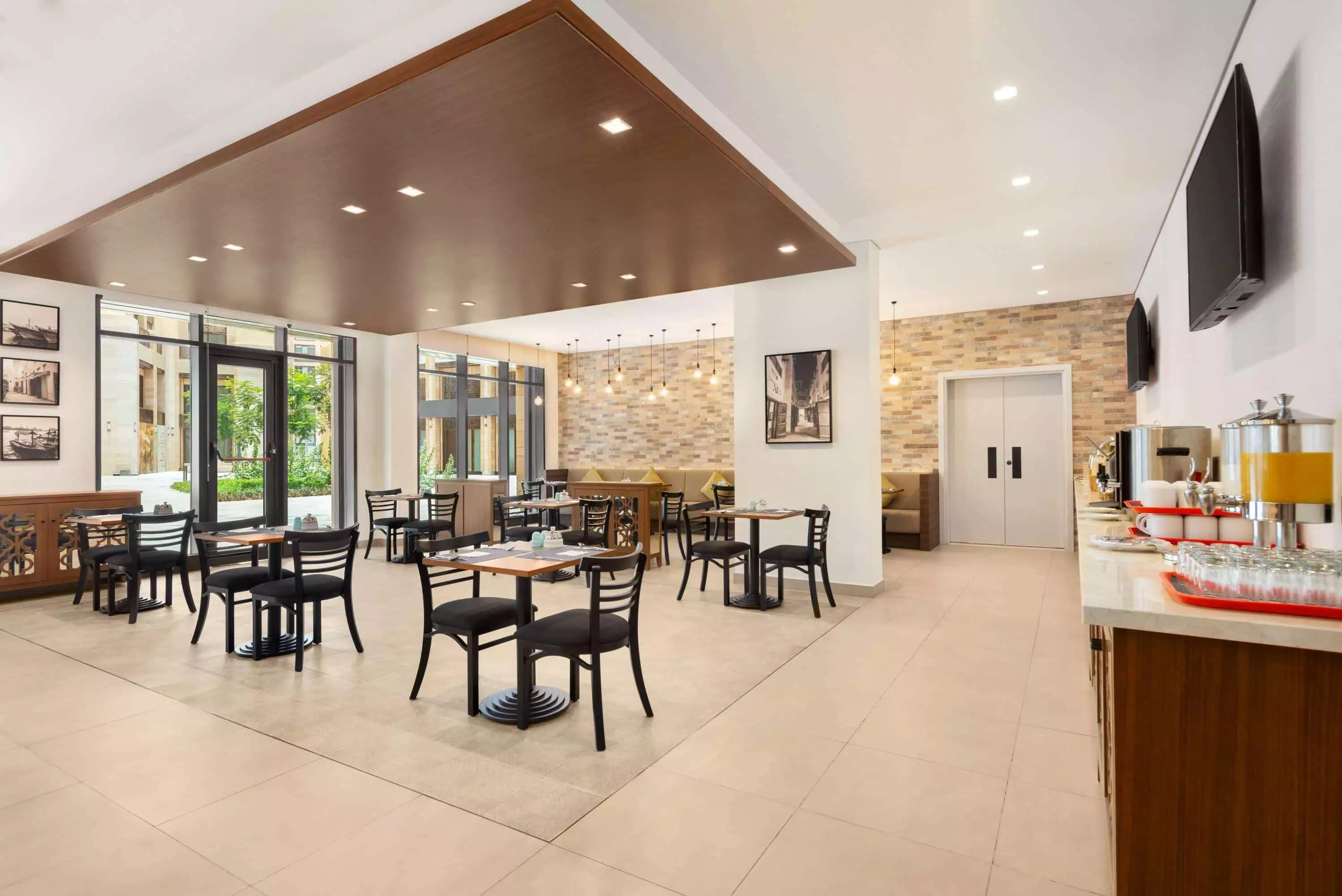 هتل Super 8 by Wyndham Dubai Deira دبی