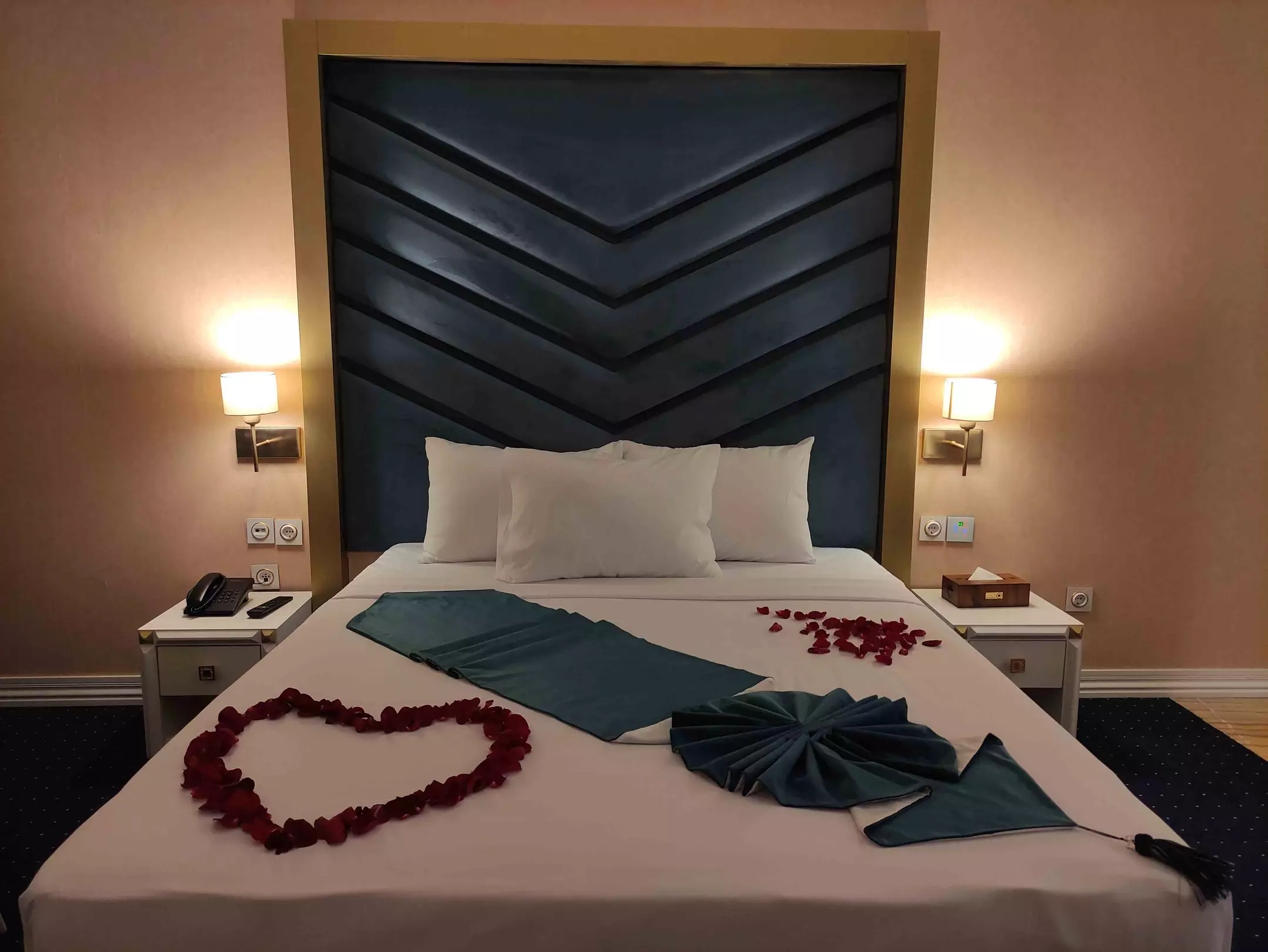 Alibaba https://cdn.alibaba.ir/ostorage/hotel-accommodation-images/6803a7af19aa61e2a799af58_سوئیت-ویژه-دونفره-(1).webp