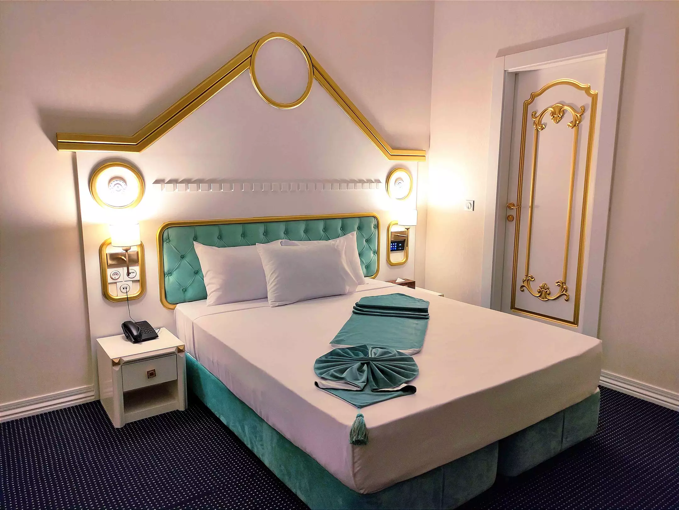 Alibaba https://cdn.alibaba.ir/ostorage/hotel-accommodation-images/6803a7af19aa61e2a799af5e_سوئیت-یک-خواب4نفره-(5).webp