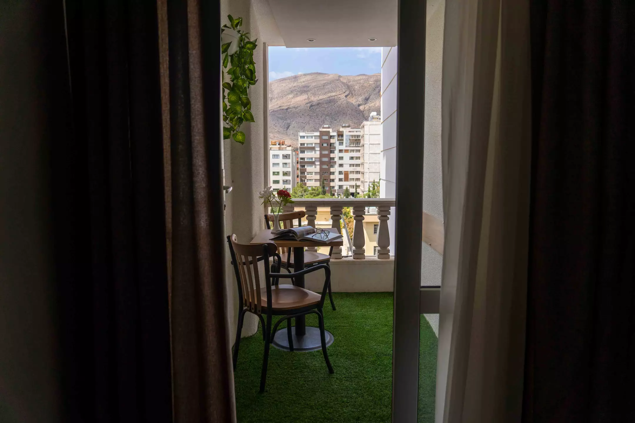 Alibaba https://cdn.alibaba.ir/ostorage/hotel-accommodation-images/680e48e5f6e8766ef96f4f24_اتاق-های-بالکن-دار.webp