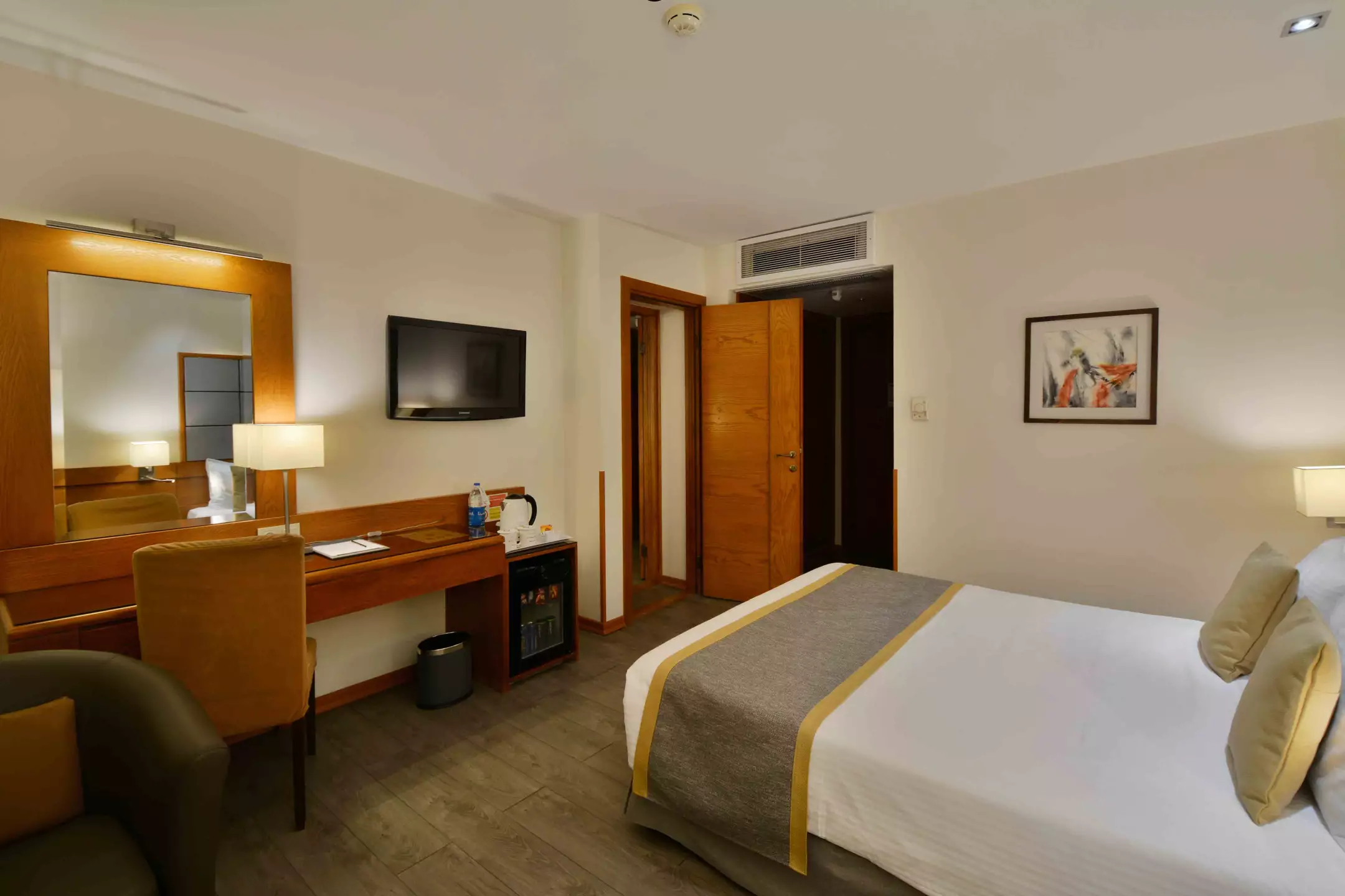 Alibaba https://cdn.alibaba.ir/ostorage/hotel-accommodation-images/680e48fb19aa61e2a799b232_دوتخته-دبل-استاندارد.webp