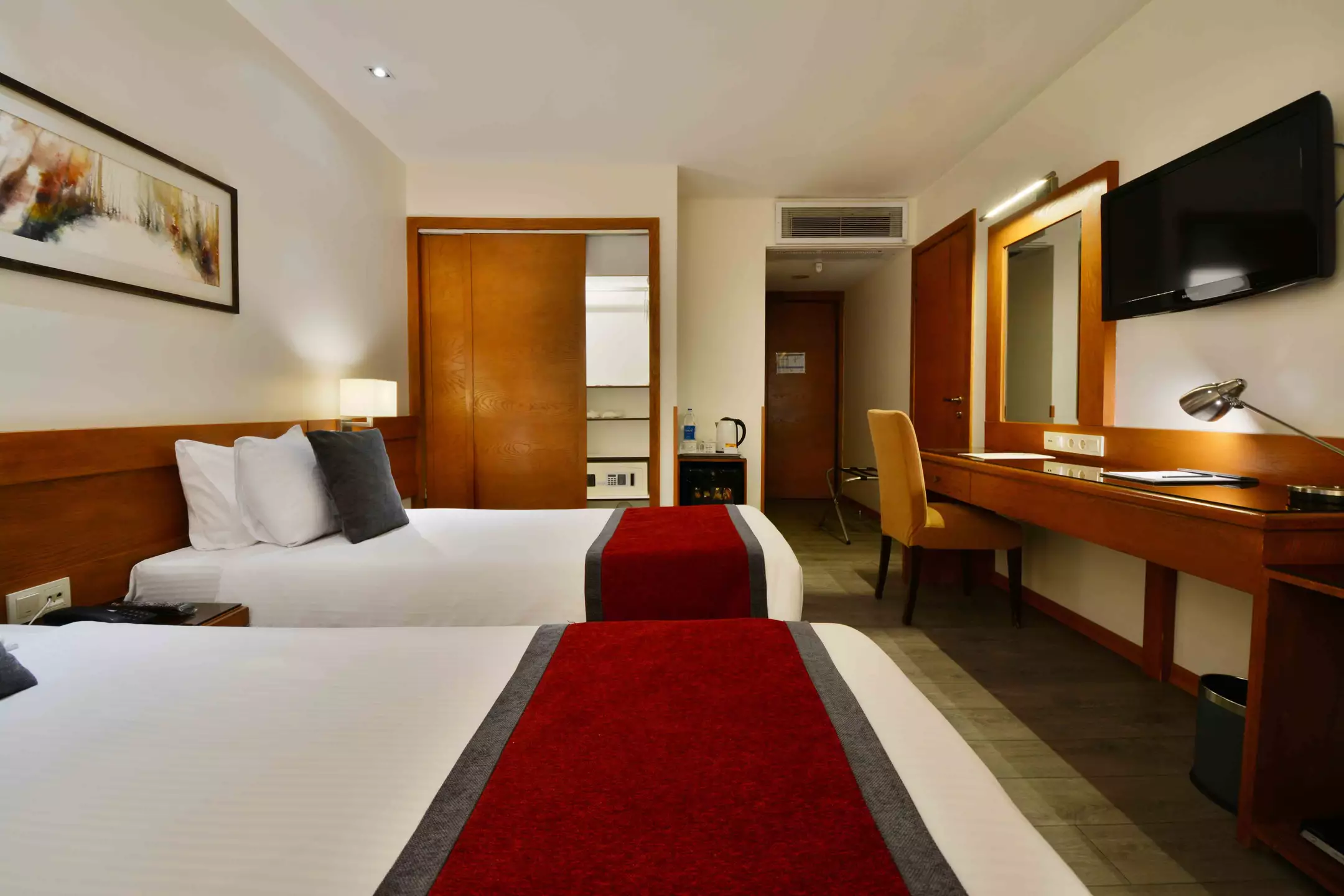 Alibaba https://cdn.alibaba.ir/ostorage/hotel-accommodation-images/680e48fbf6e8766ef96f4f27_دوتخته-توئین-استاندارد.webp