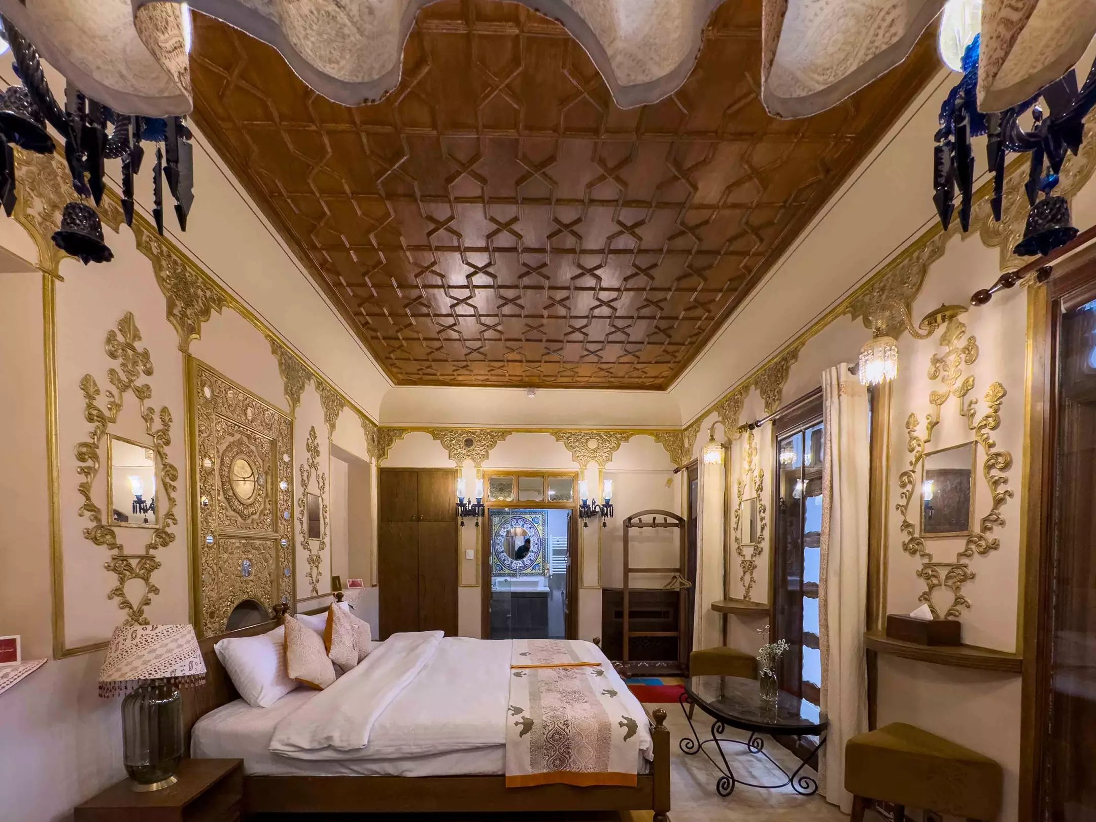 Alibaba https://cdn.alibaba.ir/ostorage/hotel-accommodation-images/68186bfdf6e8766ef96f51db_طلاییه-داران-یک-(1).webp