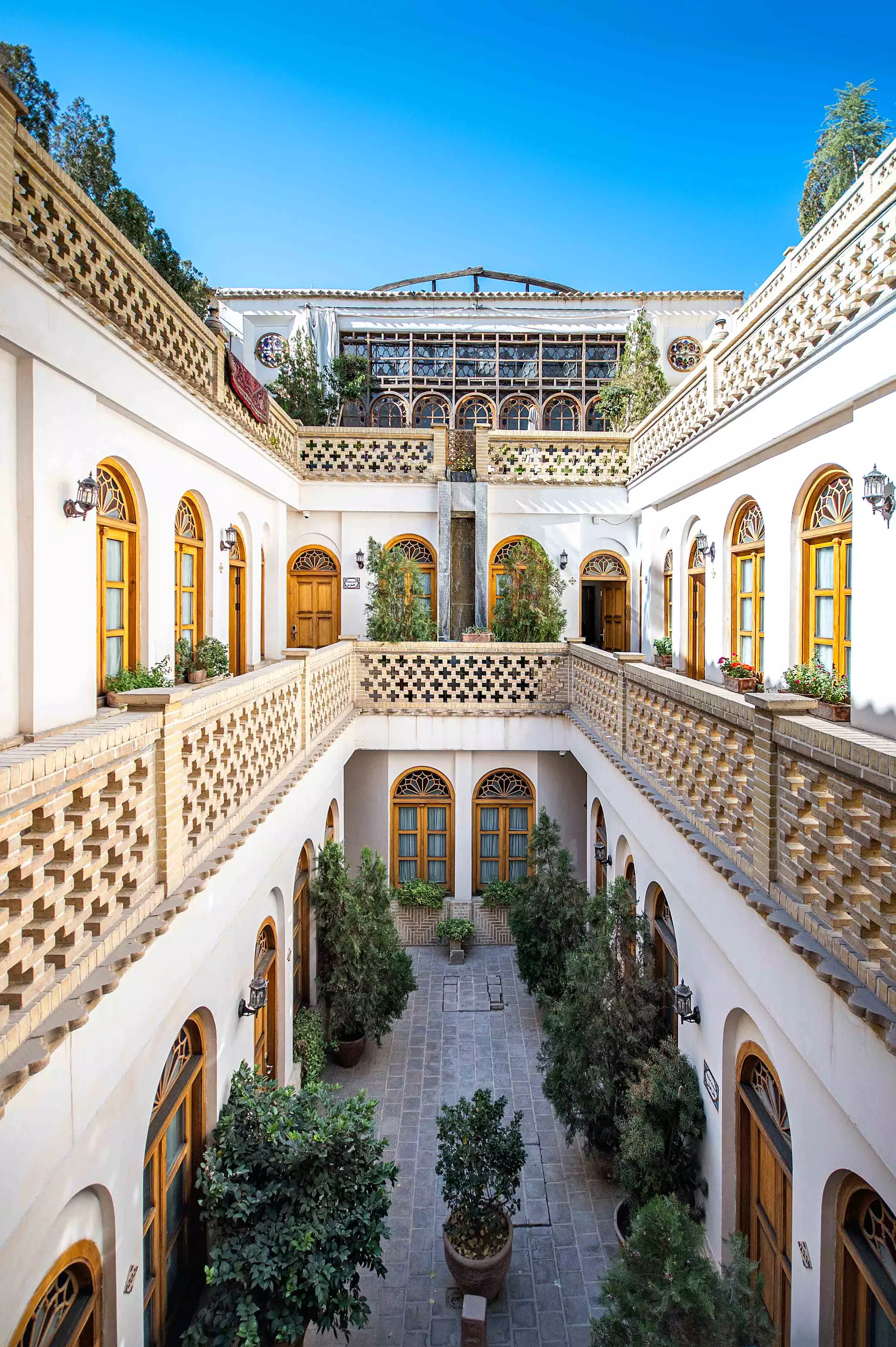 Alibaba https://cdn.alibaba.ir/ostorage/hotel-accommodation-images/683c65b7a1e6f83605b734c7_حیاط-(2).webp