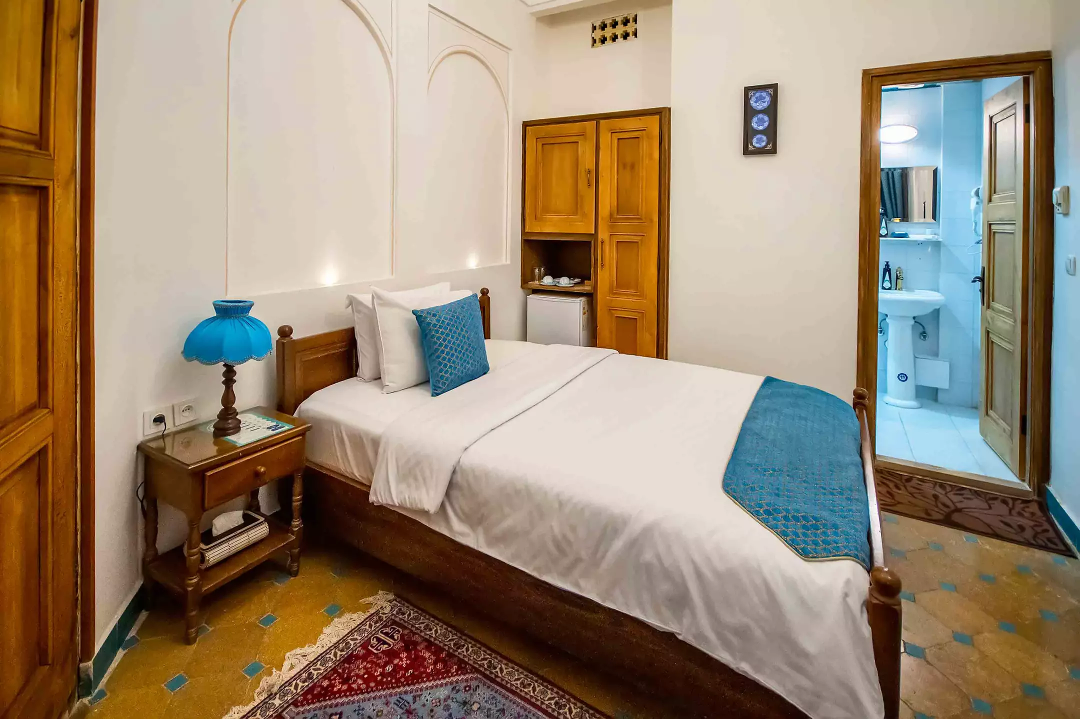 Alibaba https://cdn.alibaba.ir/ostorage/hotel-accommodation-images/683c669fac13a7ed0d84d33a_دوتخته-برای-یک-نفر-(کویین-سایز)-(4).webp