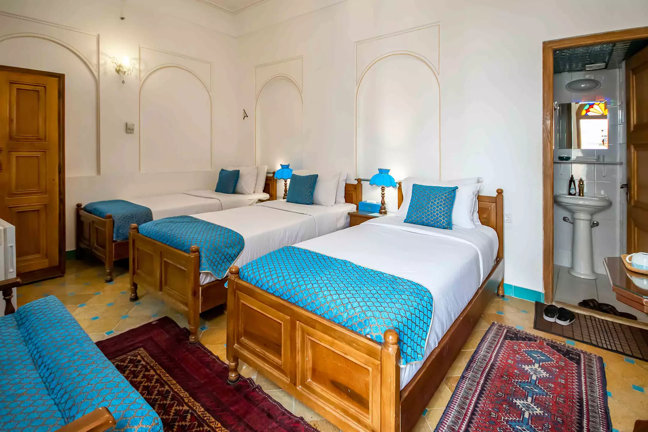 Alibaba https://cdn.alibaba.ir/ostorage/hotel-accommodation-images/683c66b4ac13a7ed0d84d33d_سه-تخته-استاندارد-(3).webp