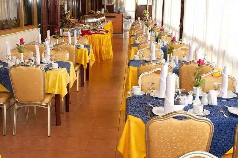 Alibaba https://cdn.alibaba.ir/ostorage/hotel-accommodation-images/68498936ac13a7ed0d84d847_Muscat-Safeer-Hotel-Suites-0.webp
