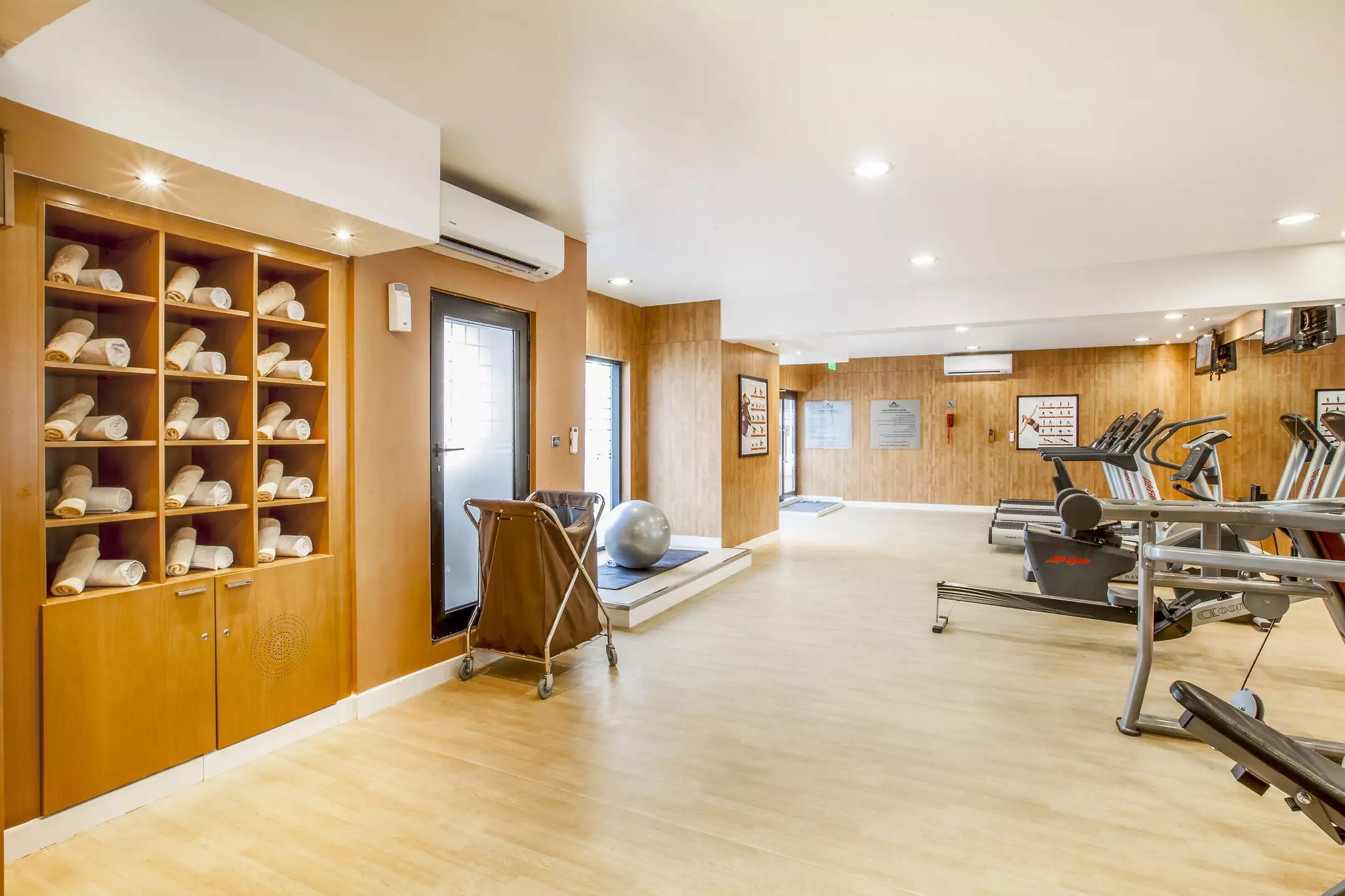 هتل Golden Sands Hotel Apartments دبی