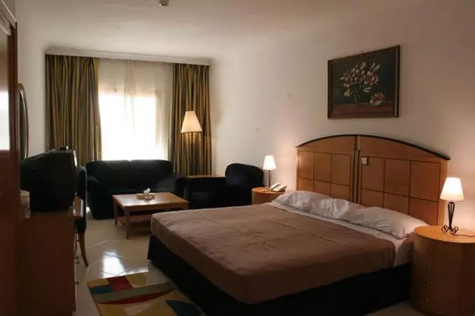 هتل Dolphin Hotel Apartments دبی