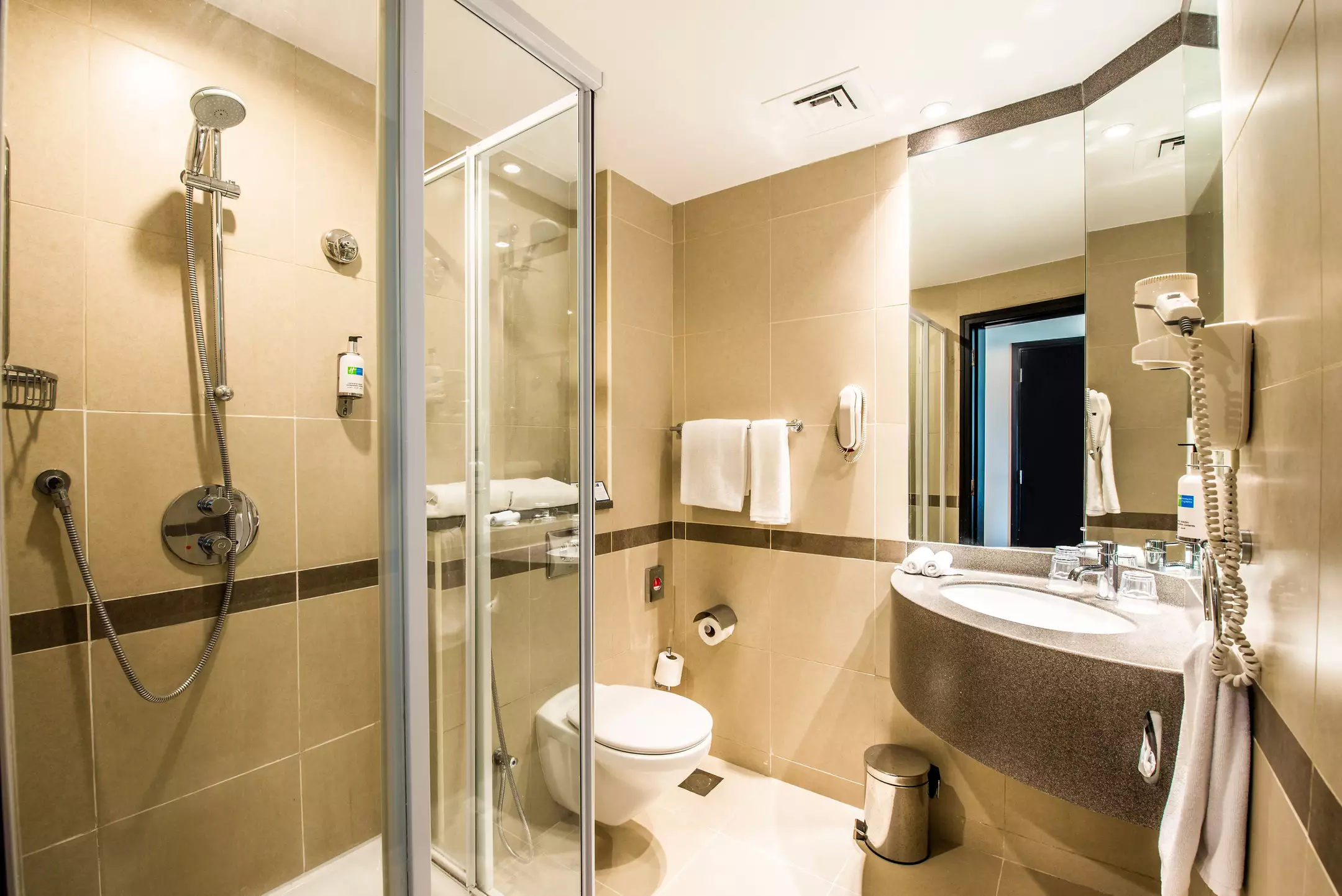 هتل Holiday Inn Express Dubai - Jumeirah دبی