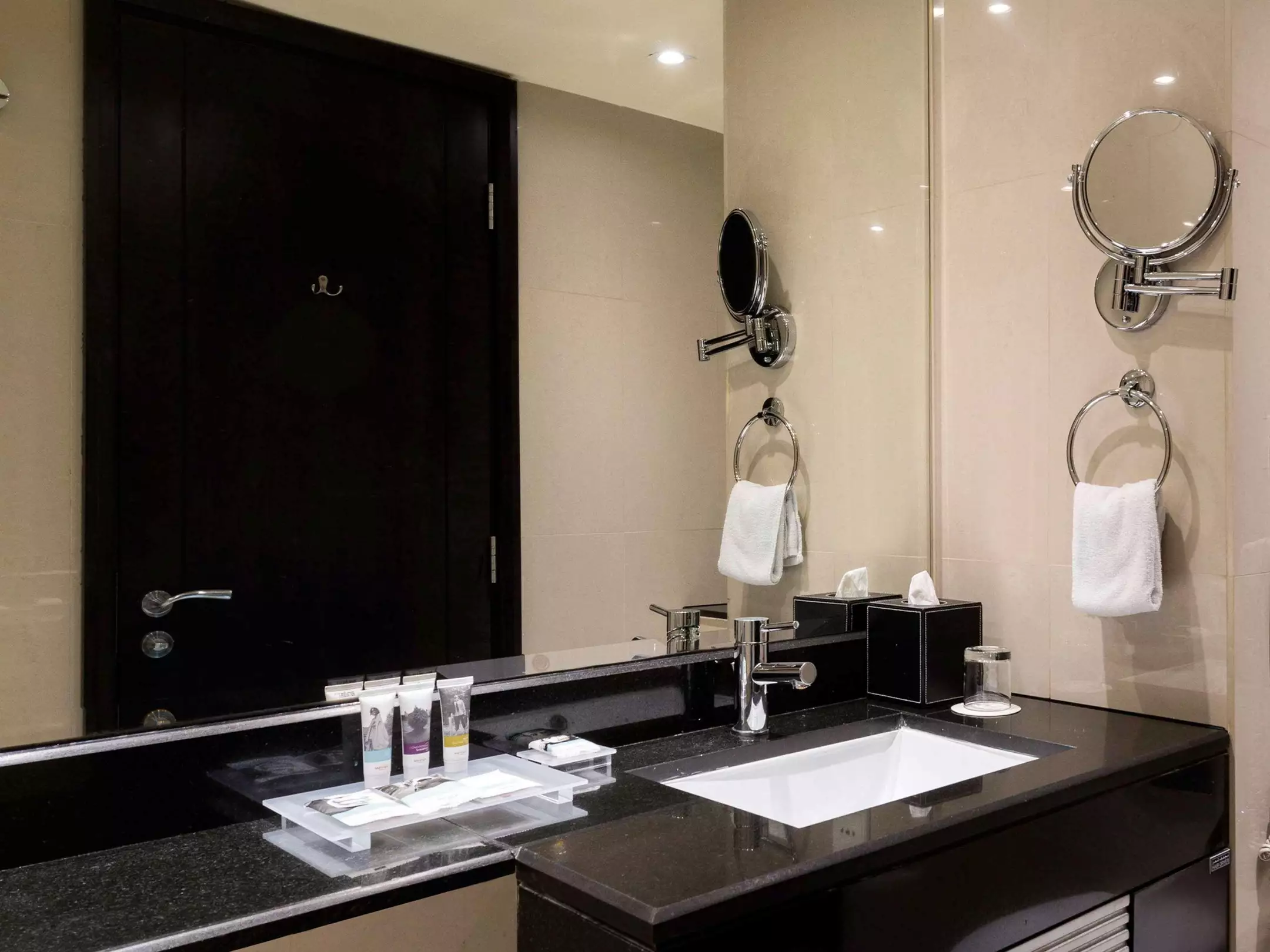 Alibaba https://cdn.alibaba.ir/ostorage/hotel-accommodation-images/68625d1aac13a7ed0d84ee96_Dubai-Mercure-Gold-Hotel-Al-Mina-Road-Dubai-0.webp