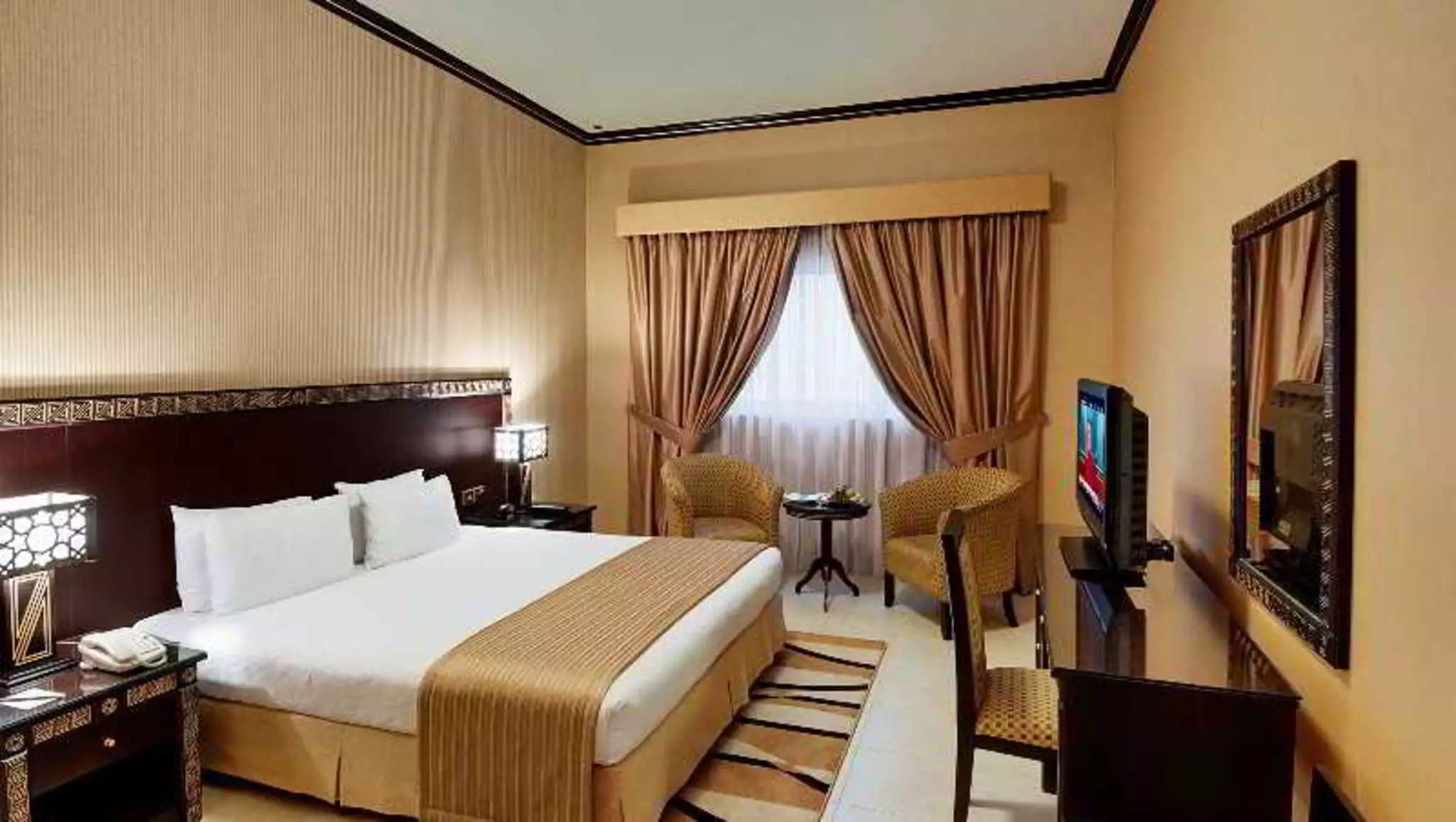 هتل آپارتمان لوتوس داون تاون مترو دبی