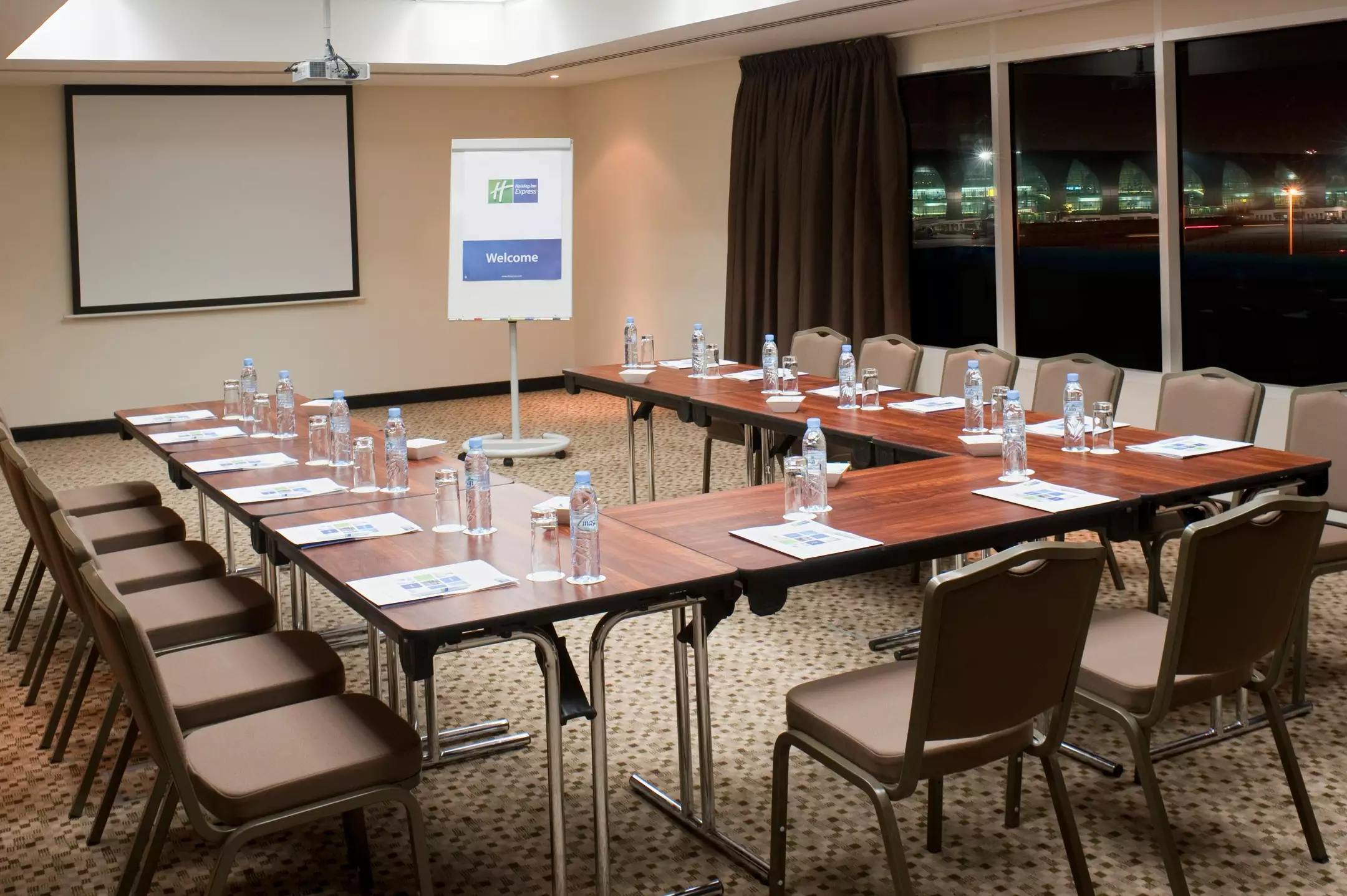 هتل Holiday Inn Express Dubai Airport دبی