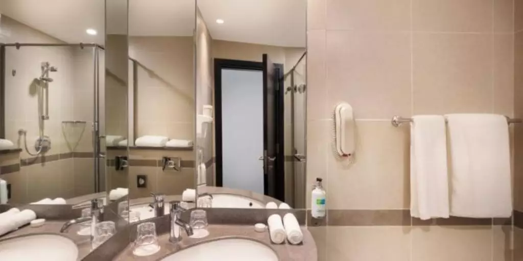 هتل Holiday Inn Express Dubai Airport دبی