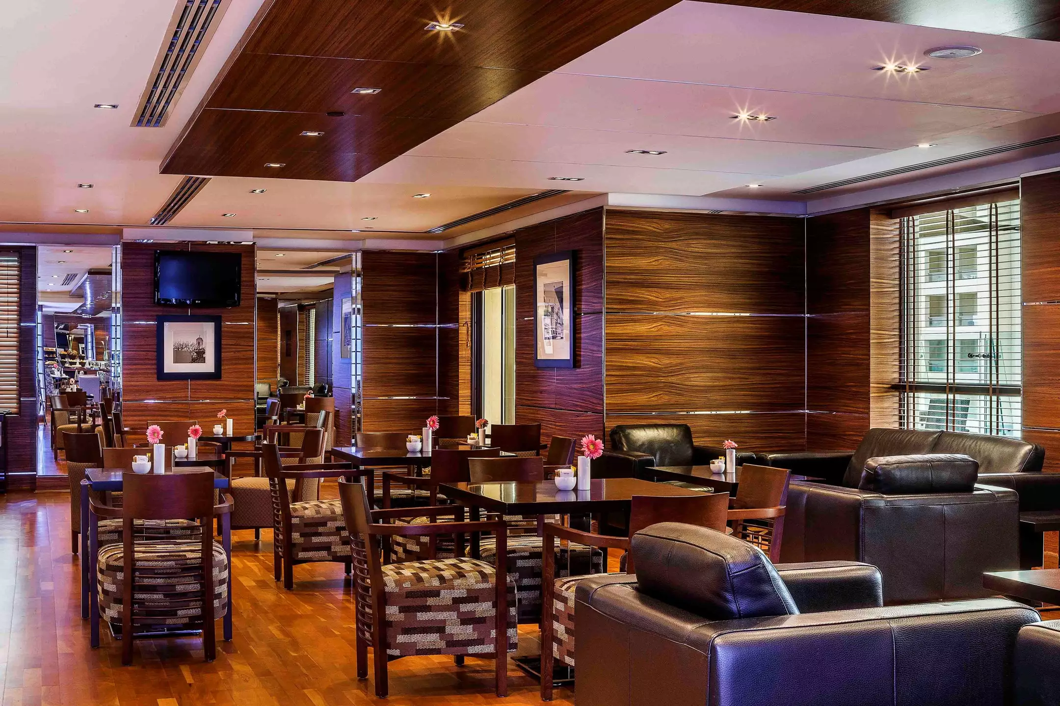 Alibaba https://cdn.alibaba.ir/ostorage/hotel-accommodation-images/6862655bac13a7ed0d84fe34_Dubai-Hilton-Dubai-The-Walk-0.webp