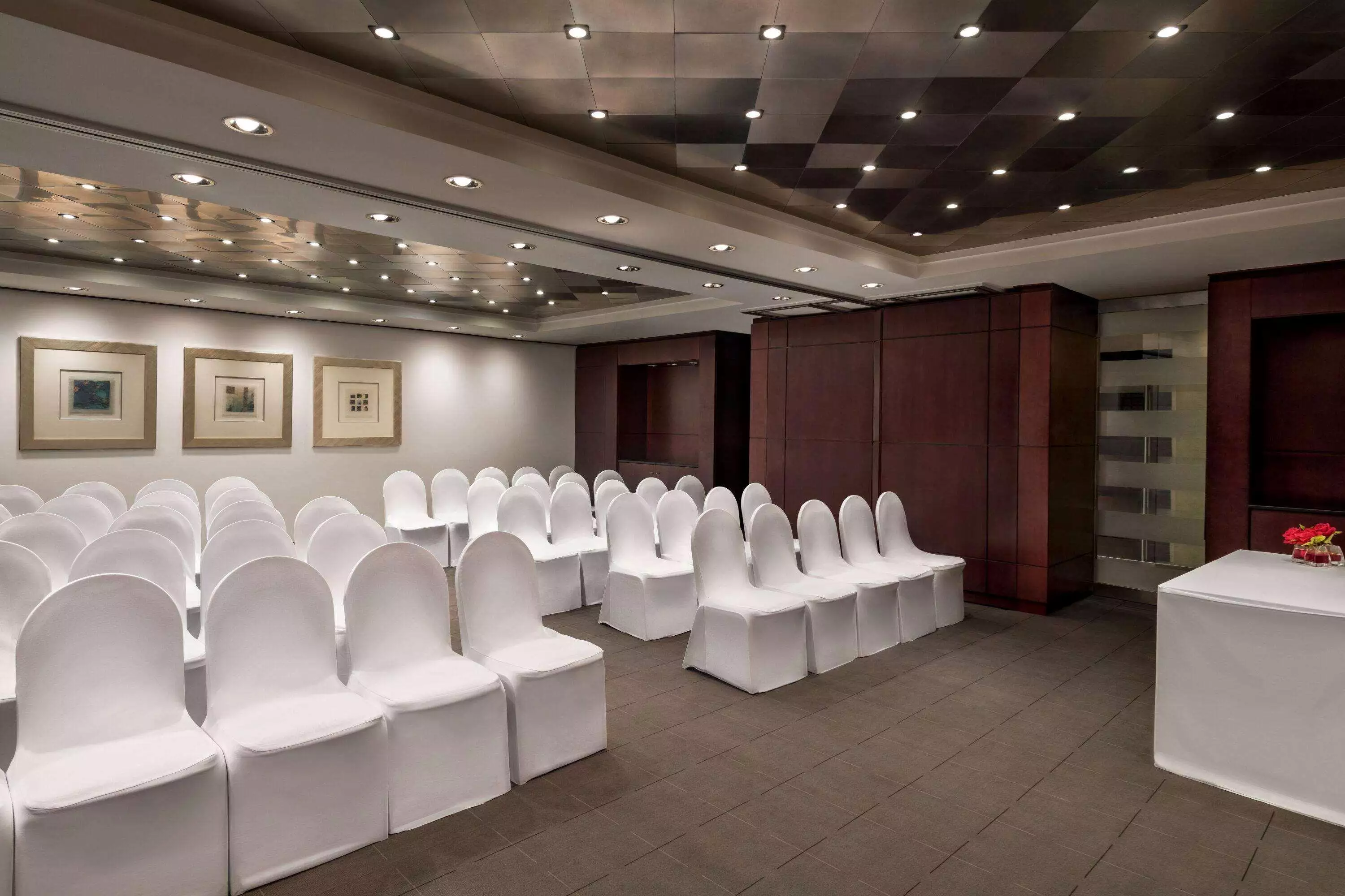 Alibaba https://cdn.alibaba.ir/ostorage/hotel-accommodation-images/6862692bac13a7ed0d85061a_Dubai-Ramada-Plaza-by-Wyndham-Dubai-Deira-0.webp
