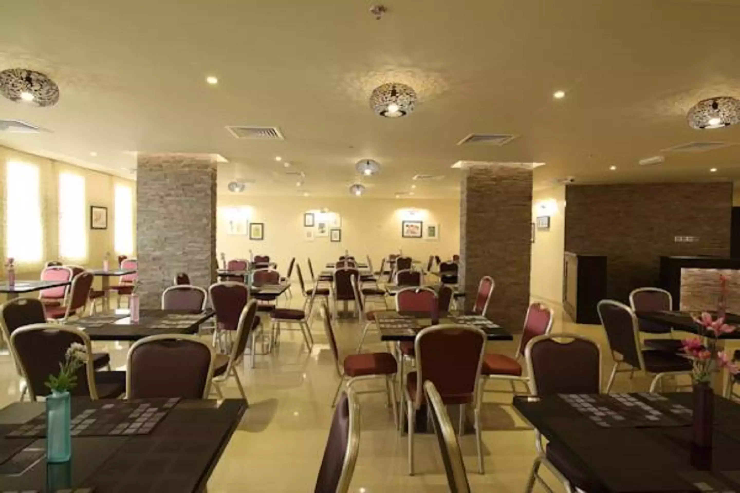 Alibaba https://cdn.alibaba.ir/ostorage/hotel-accommodation-images/68626b89ac13a7ed0d850b44_Dubai-Florida-Al-Souq-Hotel-0.webp