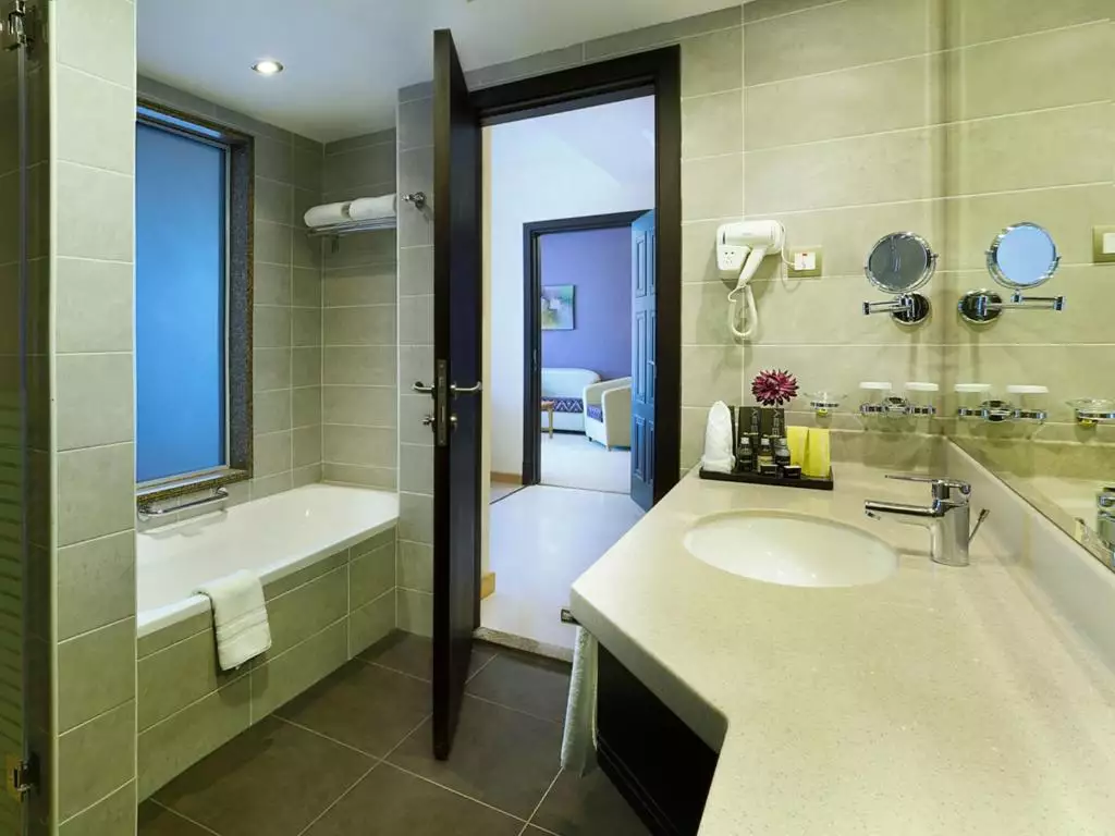 Alibaba https://cdn.alibaba.ir/ostorage/hotel-accommodation-images/68626f20ac13a7ed0d8511e4_Dubai-Armada-BlueBay-Hotel-0.webp