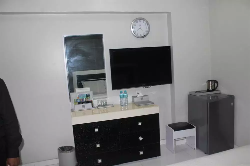 Alibaba https://cdn.alibaba.ir/ostorage/hotel-accommodation-images/686270e4ac13a7ed0d85159b_Dubai-White-Fort-Hotel-0.webp