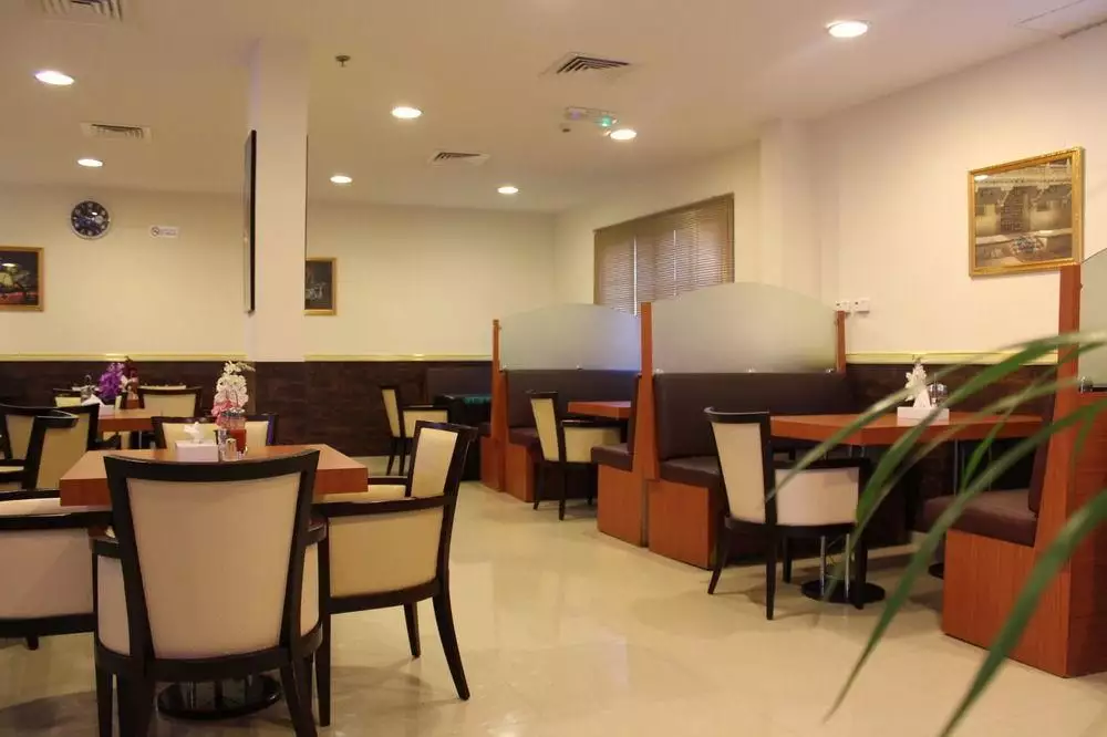 Alibaba https://cdn.alibaba.ir/ostorage/hotel-accommodation-images/68627553ac13a7ed0d851d11_Dubai-Naif-View-Hotel-0.webp