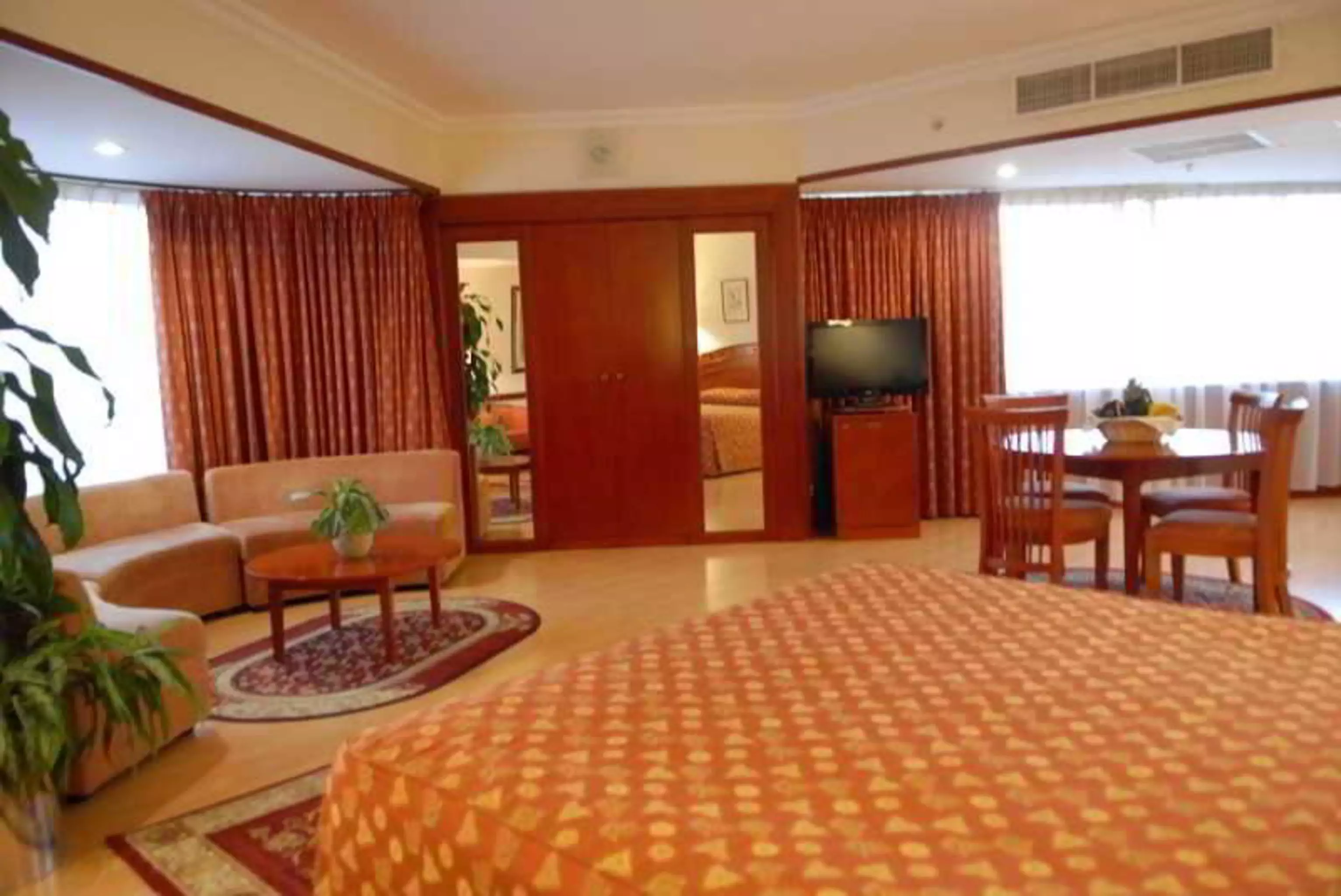 Alibaba https://cdn.alibaba.ir/ostorage/hotel-accommodation-images/68627881ac13a7ed0d852101_Dubai-Panorama-Grand-Hotel-0.webp