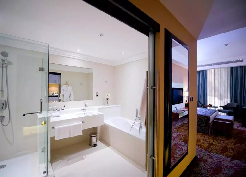 Alibaba https://cdn.alibaba.ir/ostorage/hotel-accommodation-images/686278a0ac13a7ed0d85215f_Dubai-Millennium-Airport-Hotel-Dubai-0.webp