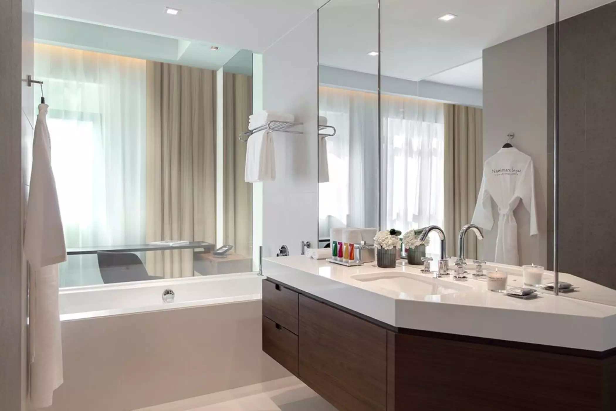 هتل منزیل داون تاون دبی