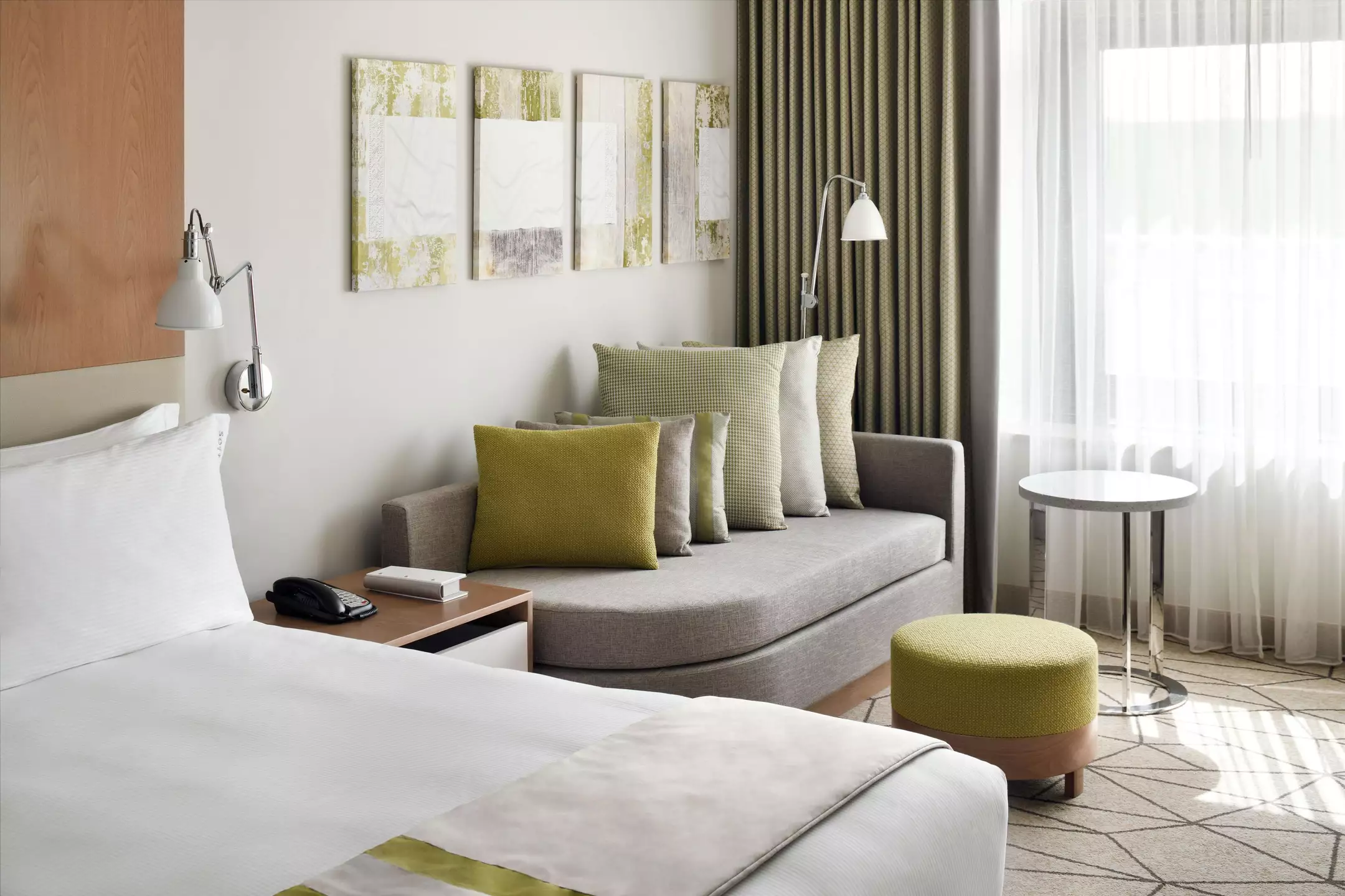 هتل هالیدی این دبی فستیوال سیتی دبی