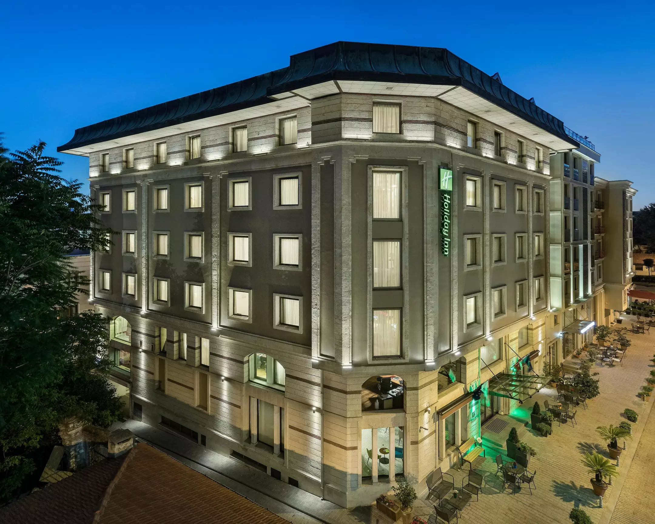 Alibaba https://cdn.alibaba.ir/ostorage/hotel-accommodation-images/687f68dfa1e6f83605b74386_Istanbul-Holiday-Inn-Istanbul--Old-City-0.webp