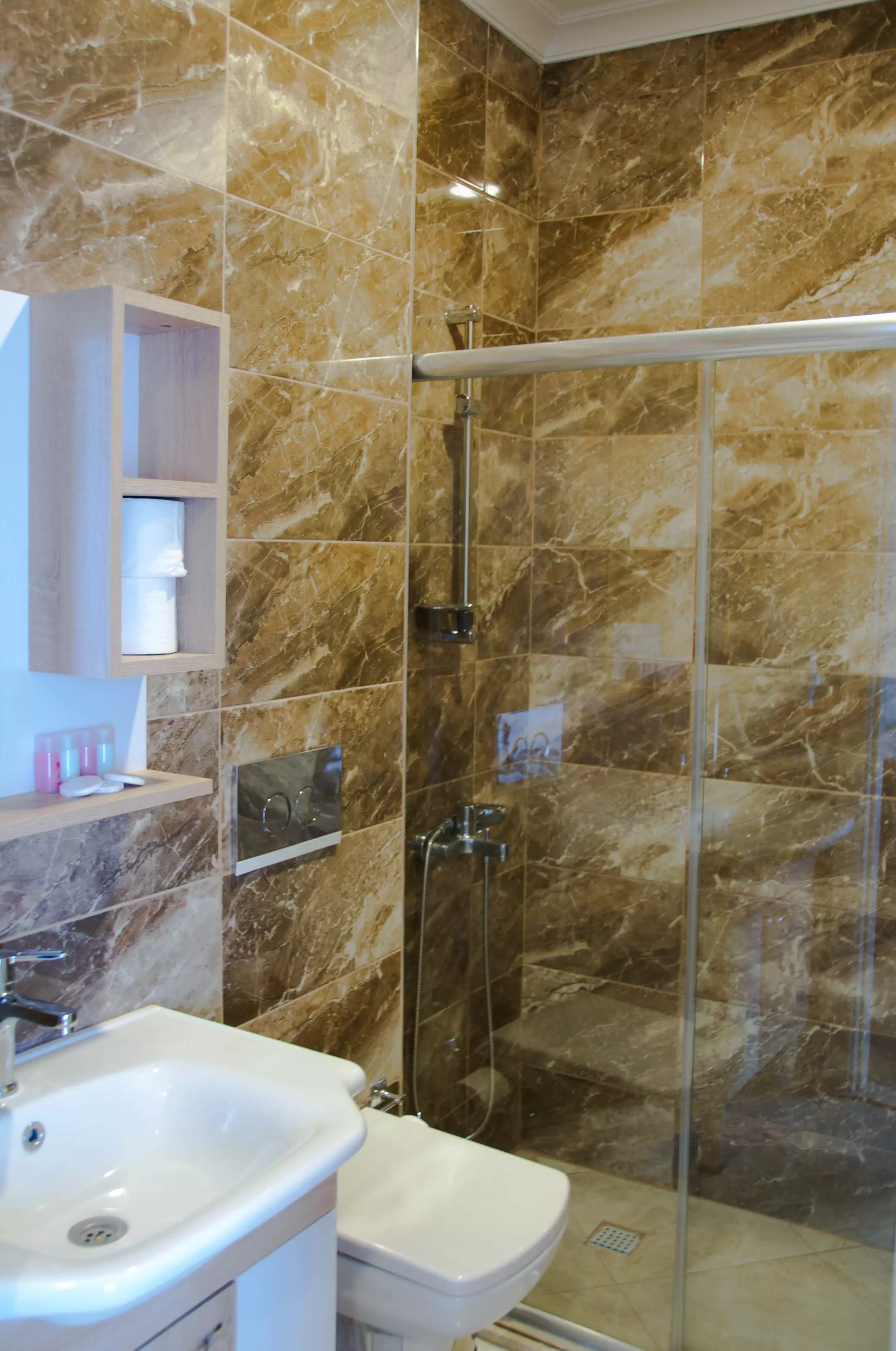 Alibaba https://cdn.alibaba.ir/ostorage/hotel-accommodation-images/687f6ccfa1e6f83605b74d2c_Istanbul-Albatros-Premier-0.webp