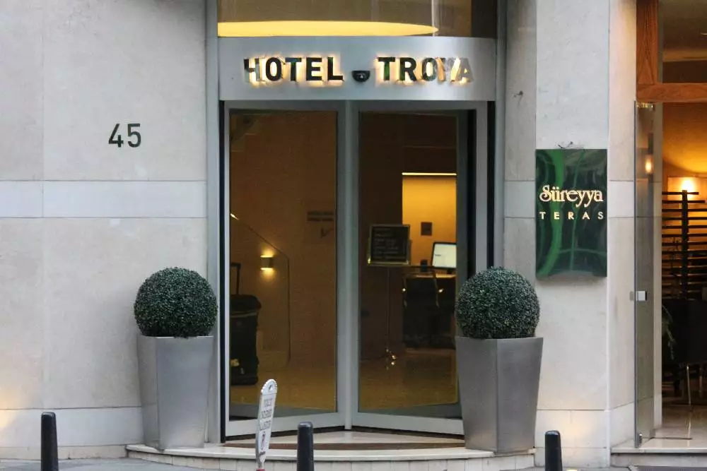 Alibaba https://cdn.alibaba.ir/ostorage/hotel-accommodation-images/687f6dc2a1e6f83605b74f9b_Istanbul-Troya-Hotel-0.webp