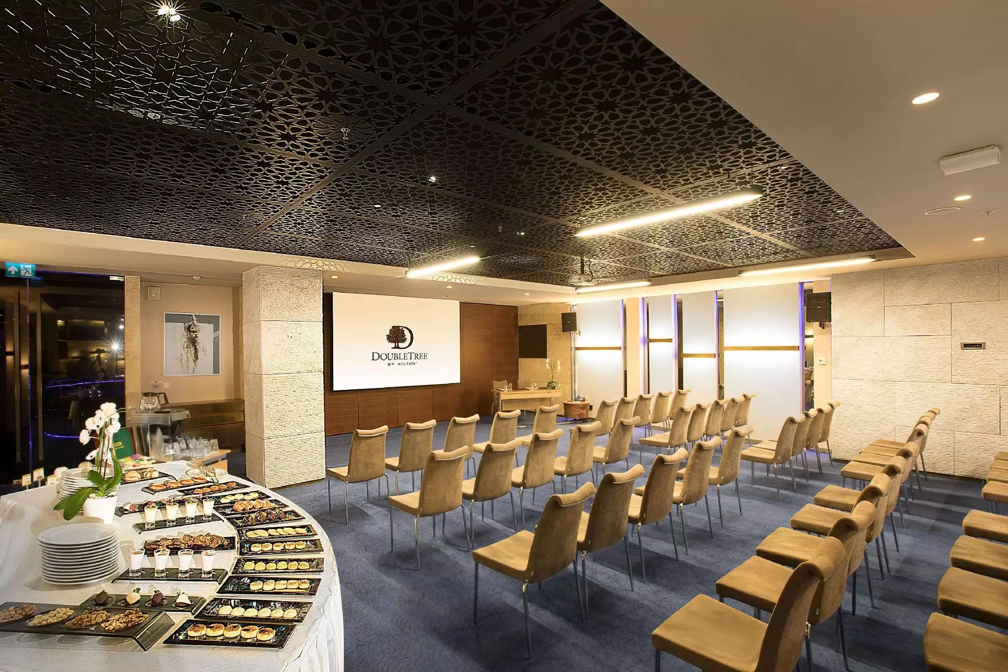 Alibaba https://cdn.alibaba.ir/ostorage/hotel-accommodation-images/687f71a8a1e6f83605b759c7_Istanbul-DoubleTree-by-Hilton-Hotel-Istanbul--Old-Town-0.webp