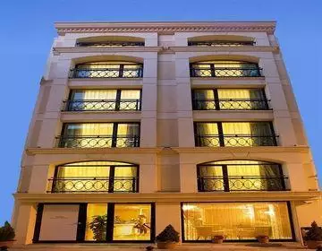 Alibaba https://cdn.alibaba.ir/ostorage/hotel-accommodation-images/687f729fa1e6f83605b75c20_Istanbul-Hotel-Perula-0.webp
