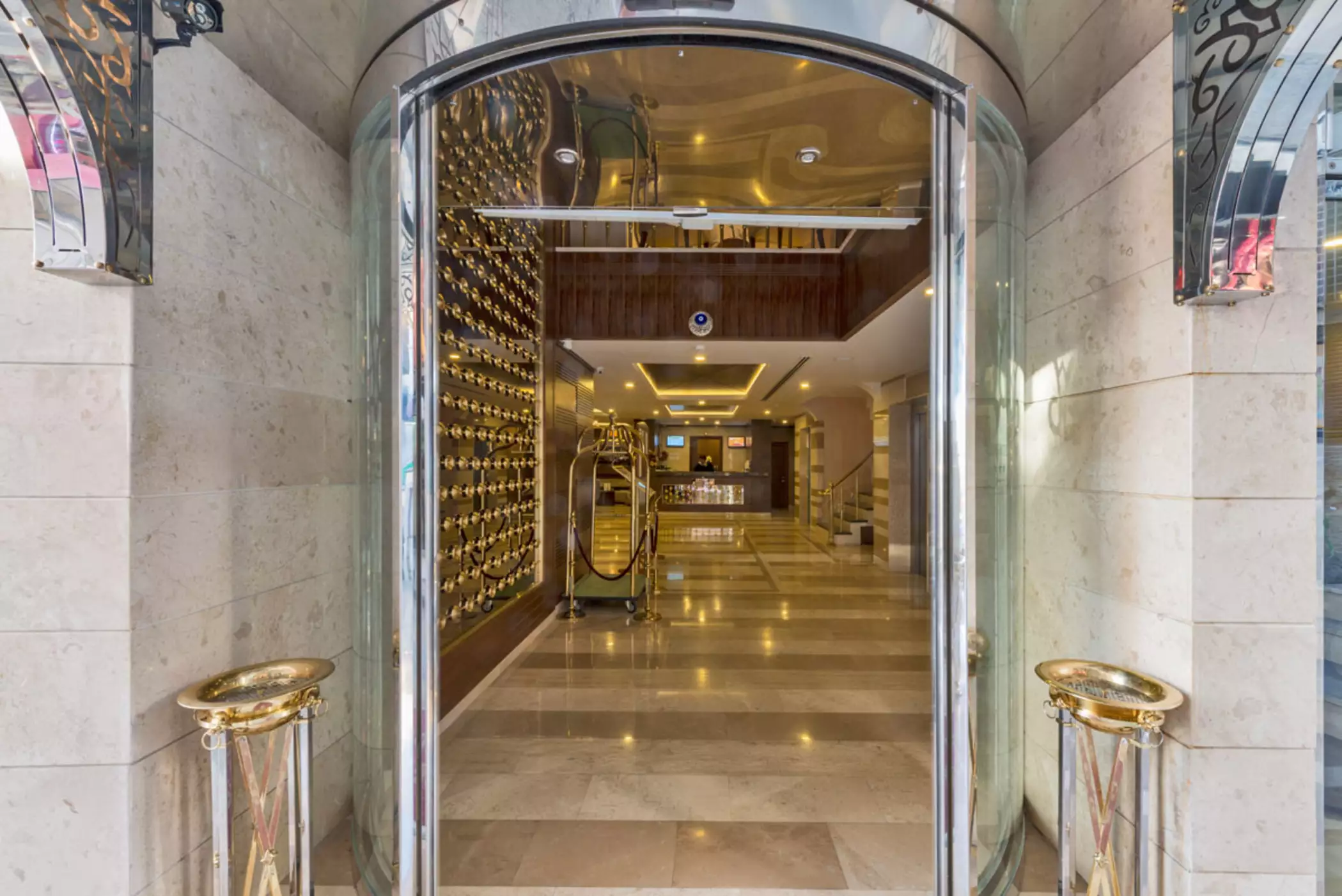 Alibaba https://cdn.alibaba.ir/ostorage/hotel-accommodation-images/687f72a0a1e6f83605b75c2f_Istanbul-Bekdas-Deluxe--Spa-0.webp