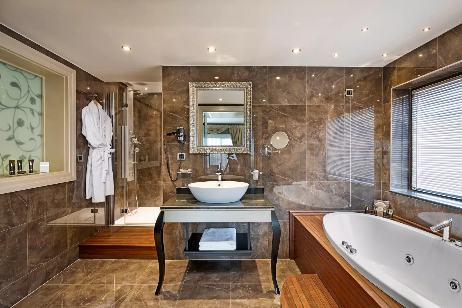 هتل لیماک یوراسیا لاکچری استانبول