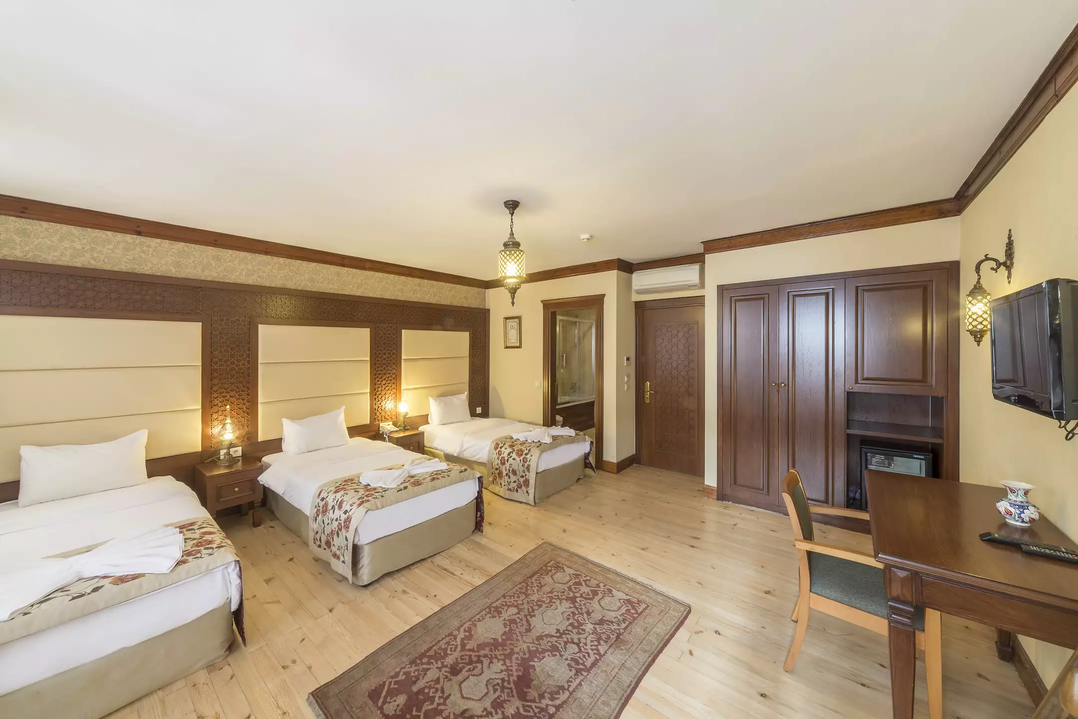 Alibaba https://cdn.alibaba.ir/ostorage/hotel-accommodation-images/687f7b8ba1e6f83605b7727c_Istanbul-Lalinn-0.webp