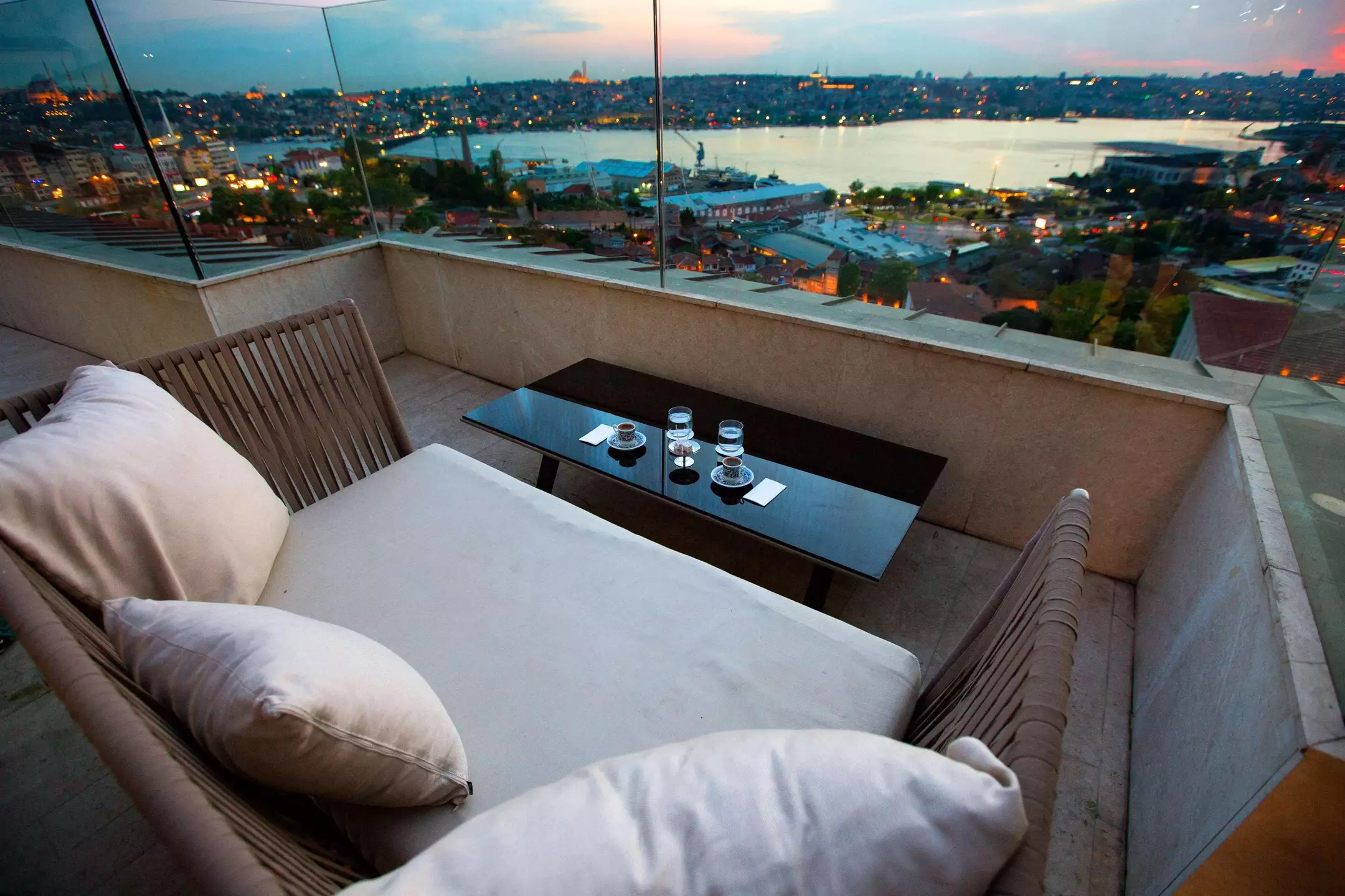 Alibaba https://cdn.alibaba.ir/ostorage/hotel-accommodation-images/687f7c54a1e6f83605b7742c_Istanbul-Radisson-Blu-Pera-0.webp