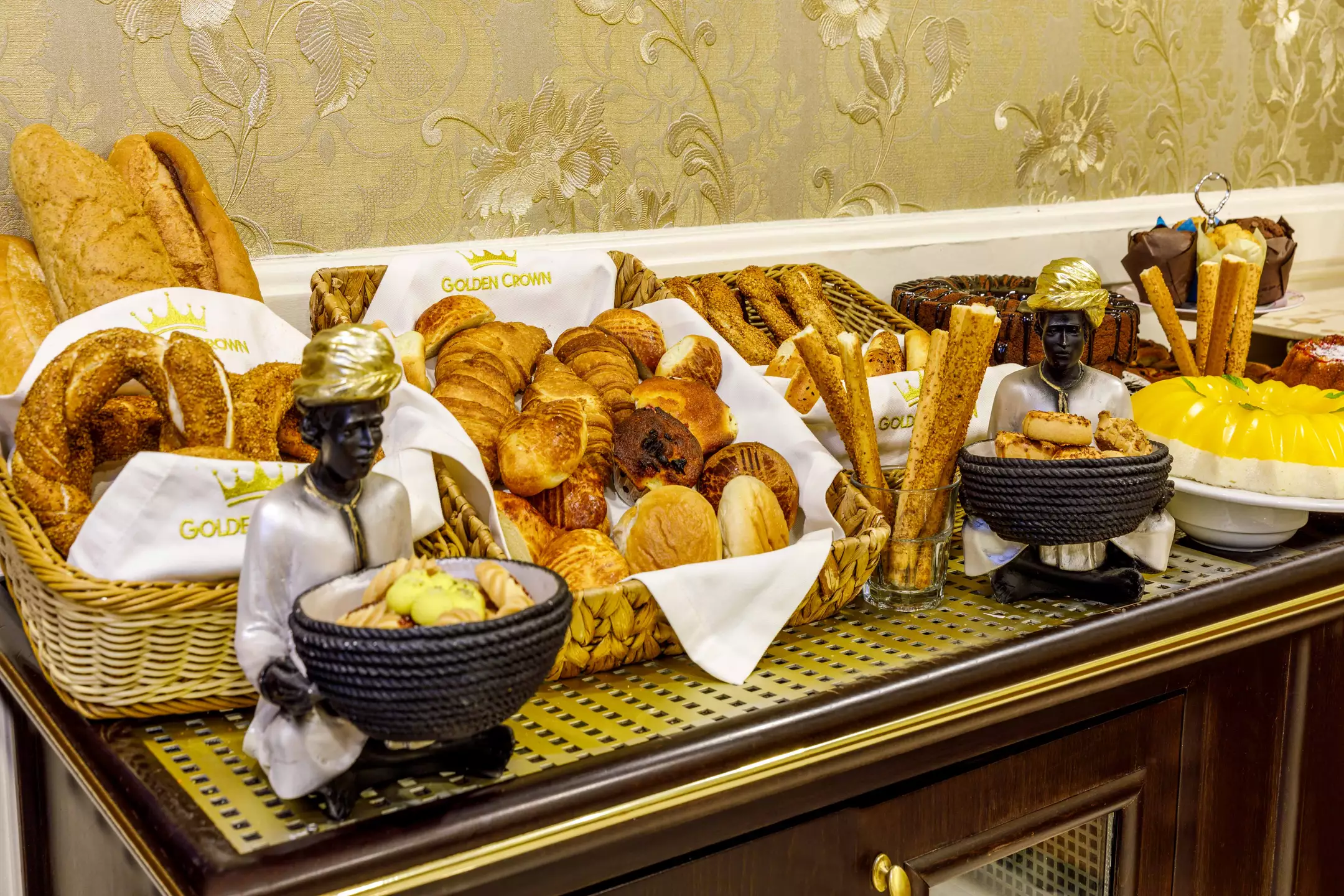Alibaba https://cdn.alibaba.ir/ostorage/hotel-accommodation-images/687f7d22a1e6f83605b77605_Istanbul-Golden-Crown-Hotel-0.webp