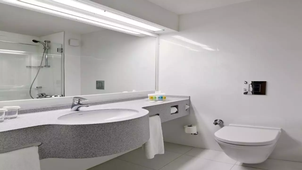 Alibaba https://cdn.alibaba.ir/ostorage/hotel-accommodation-images/687f7d50a1e6f83605b7765a_Istanbul-Holiday-Inn-Istanbul-City-0.webp